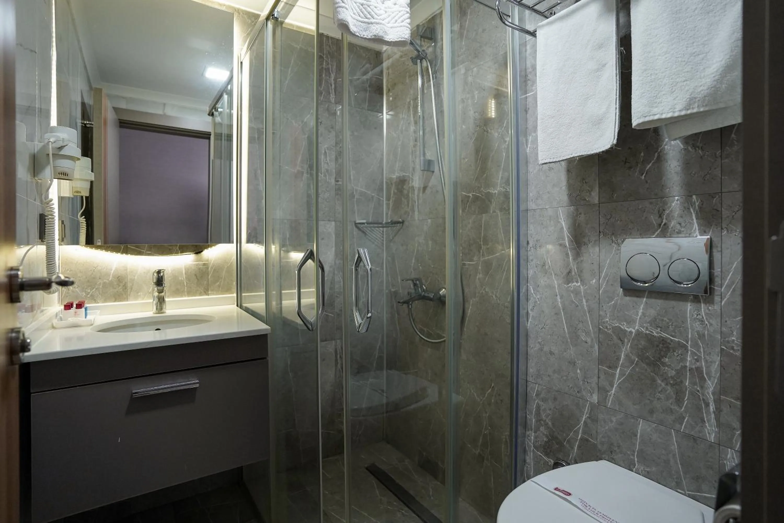 Bathroom in Enerji Otel