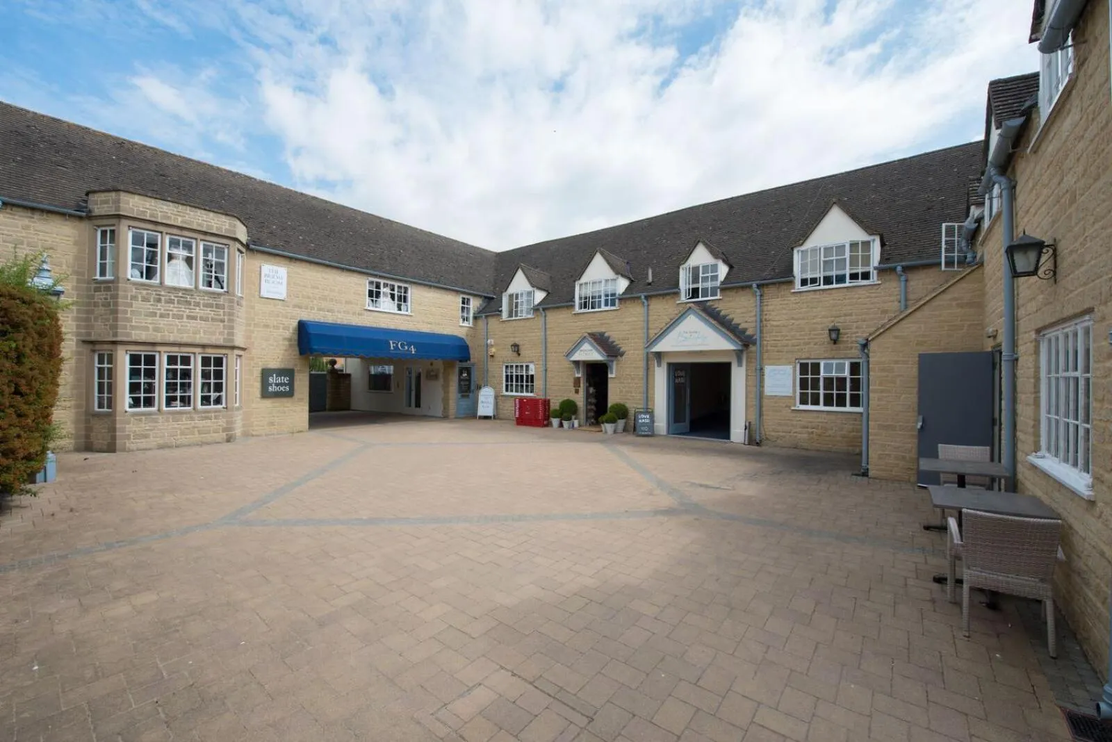 Living room in The Lodge at Broadway