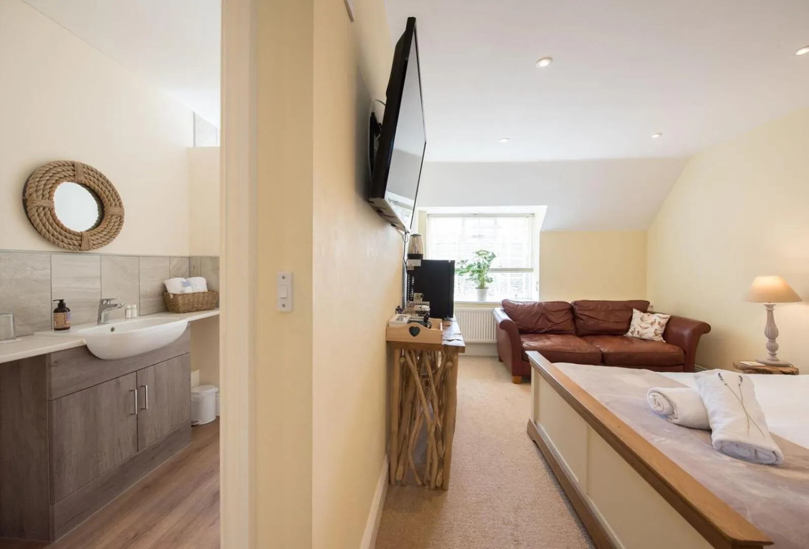 Bed in The Lodge at Broadway