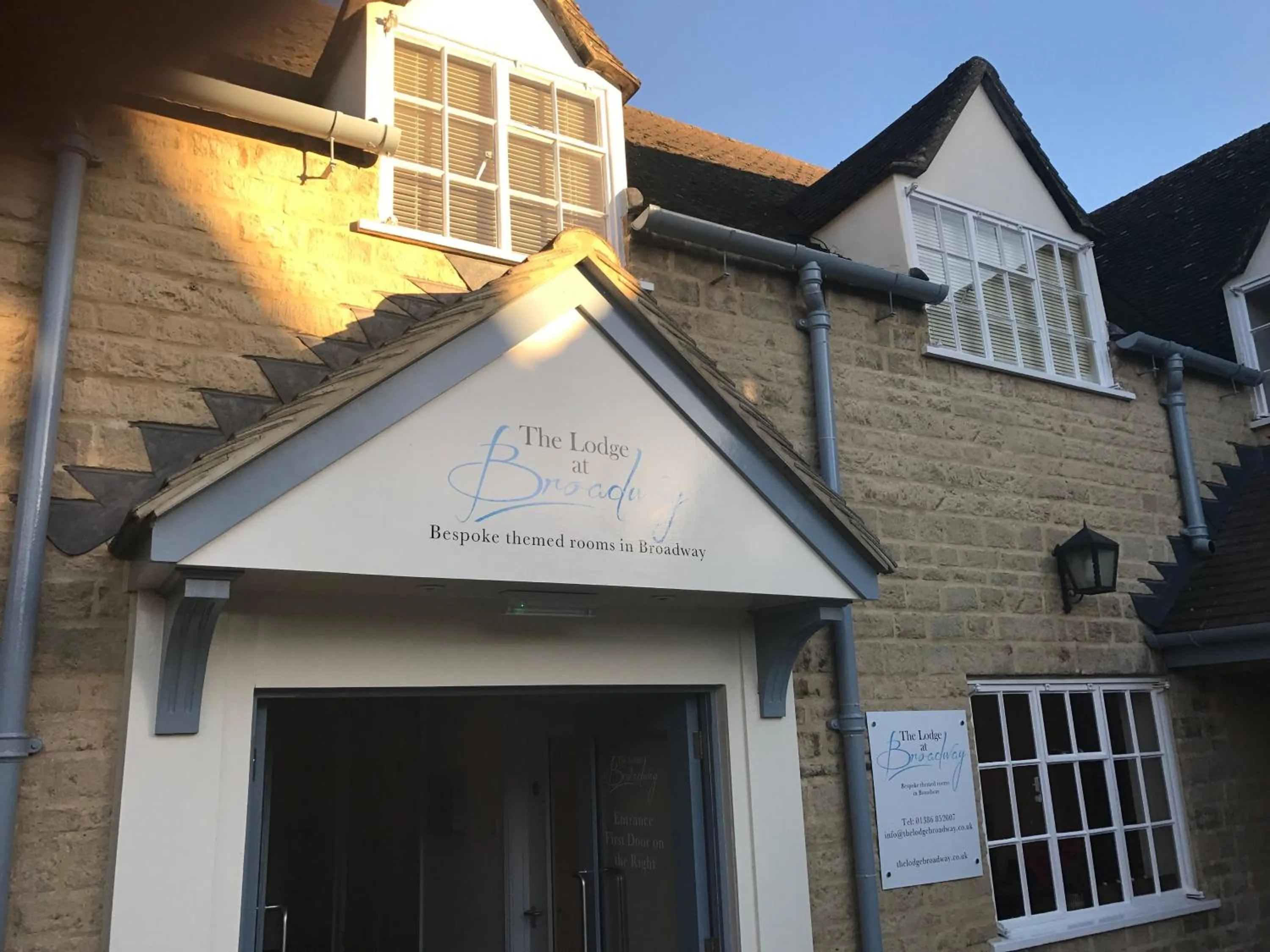 Facade/entrance in The Lodge at Broadway