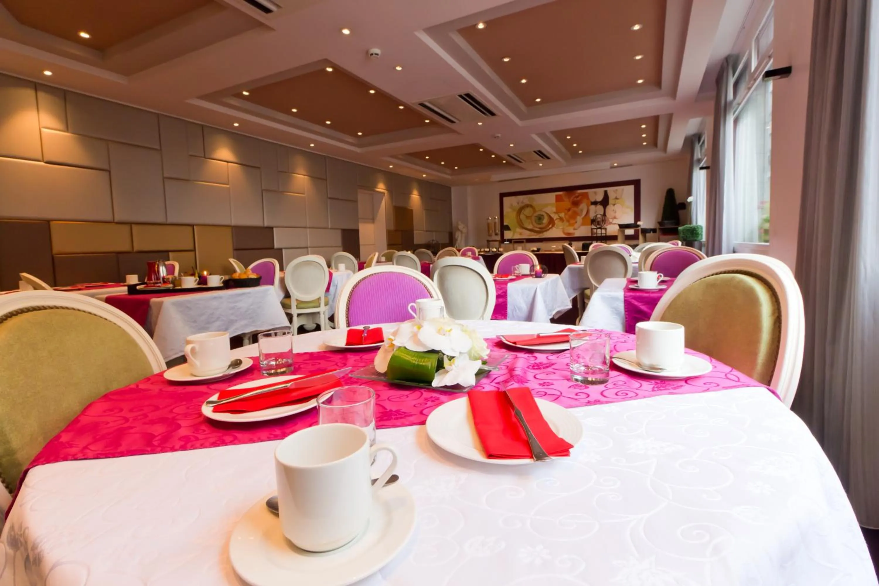 Restaurant/places to eat in Logis Hôtel Restaurant Le Fruitier