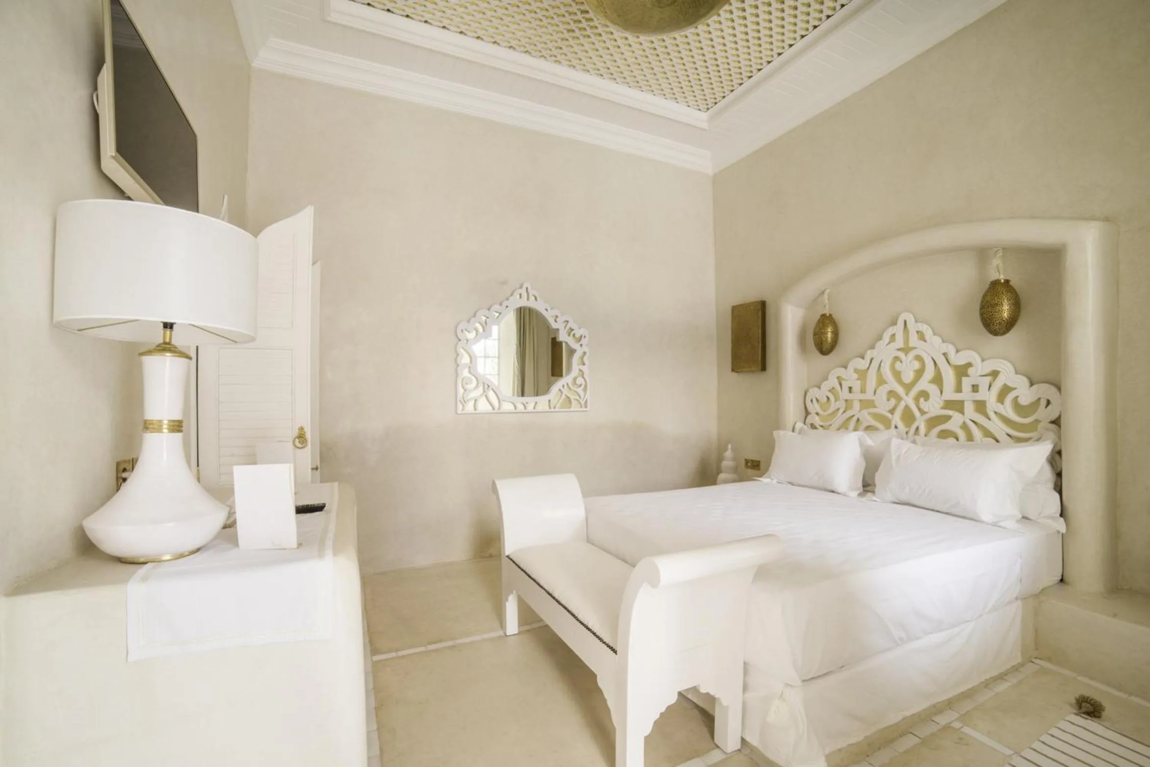 Shower, Bed in Riad Palais Blanc & Spa