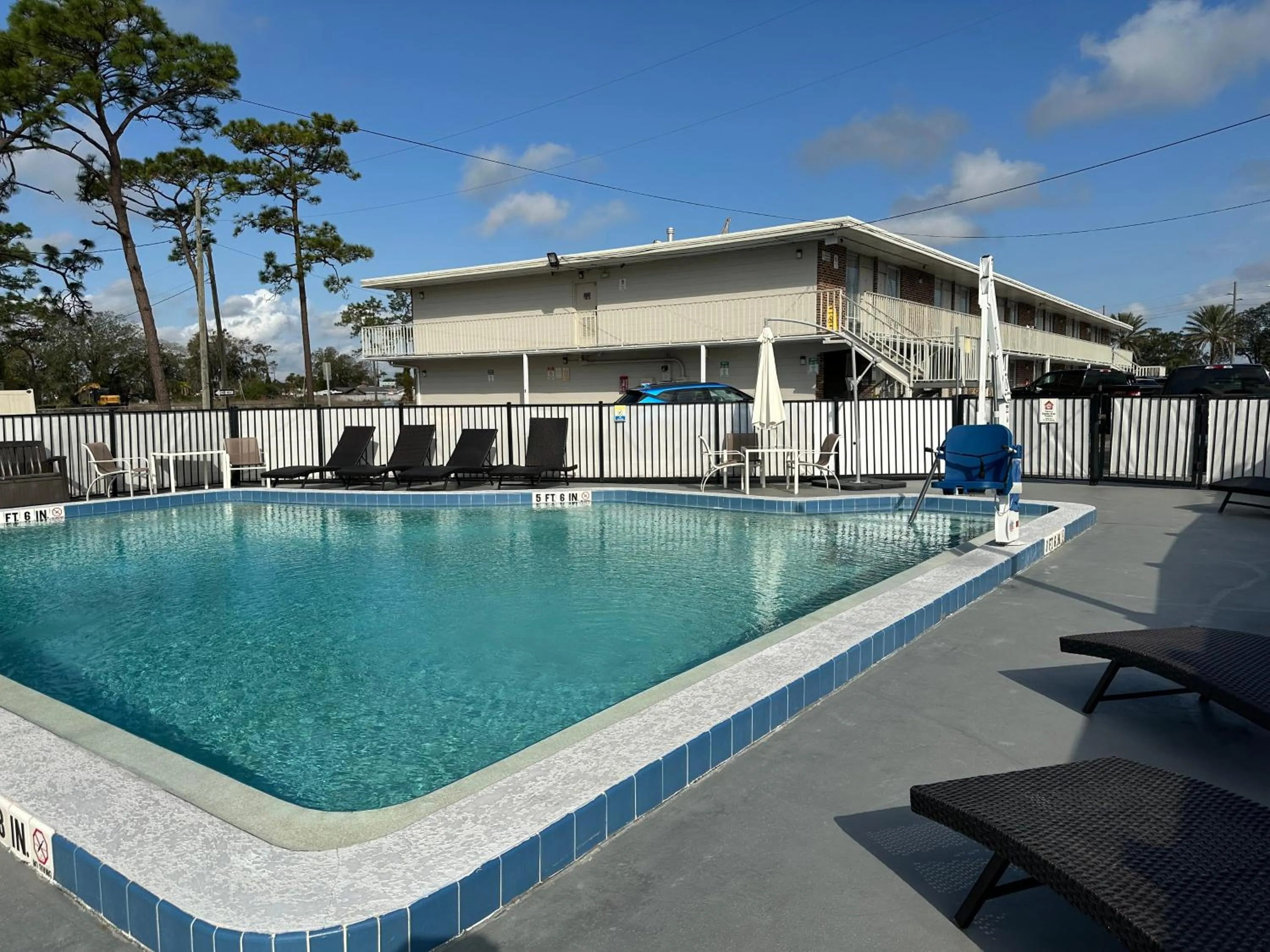 Swimming pool in Magic Key - Near Disney