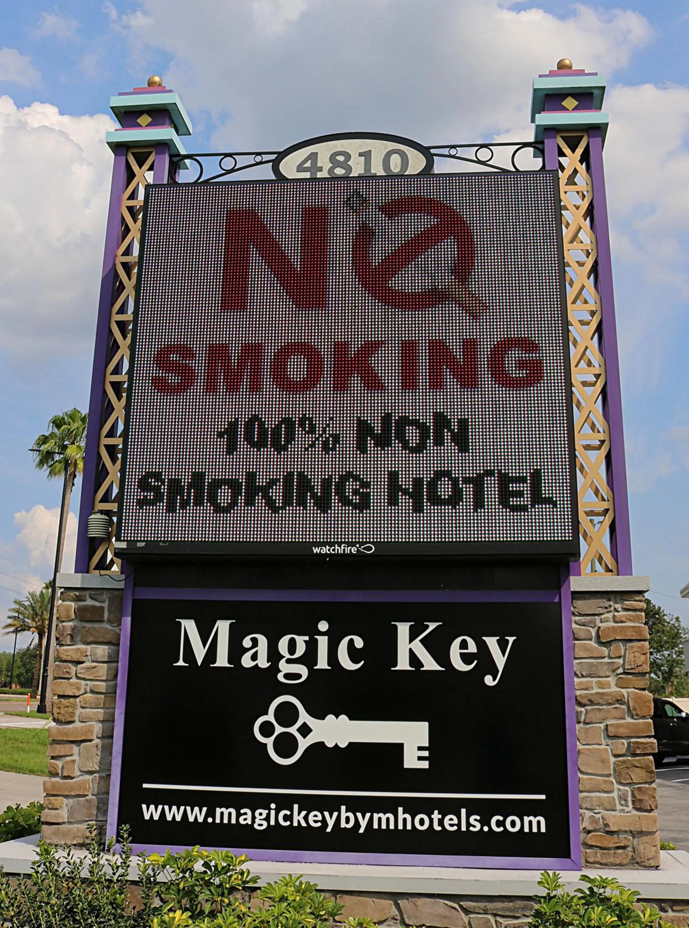 Facade/entrance in Magic Key - Near Disney