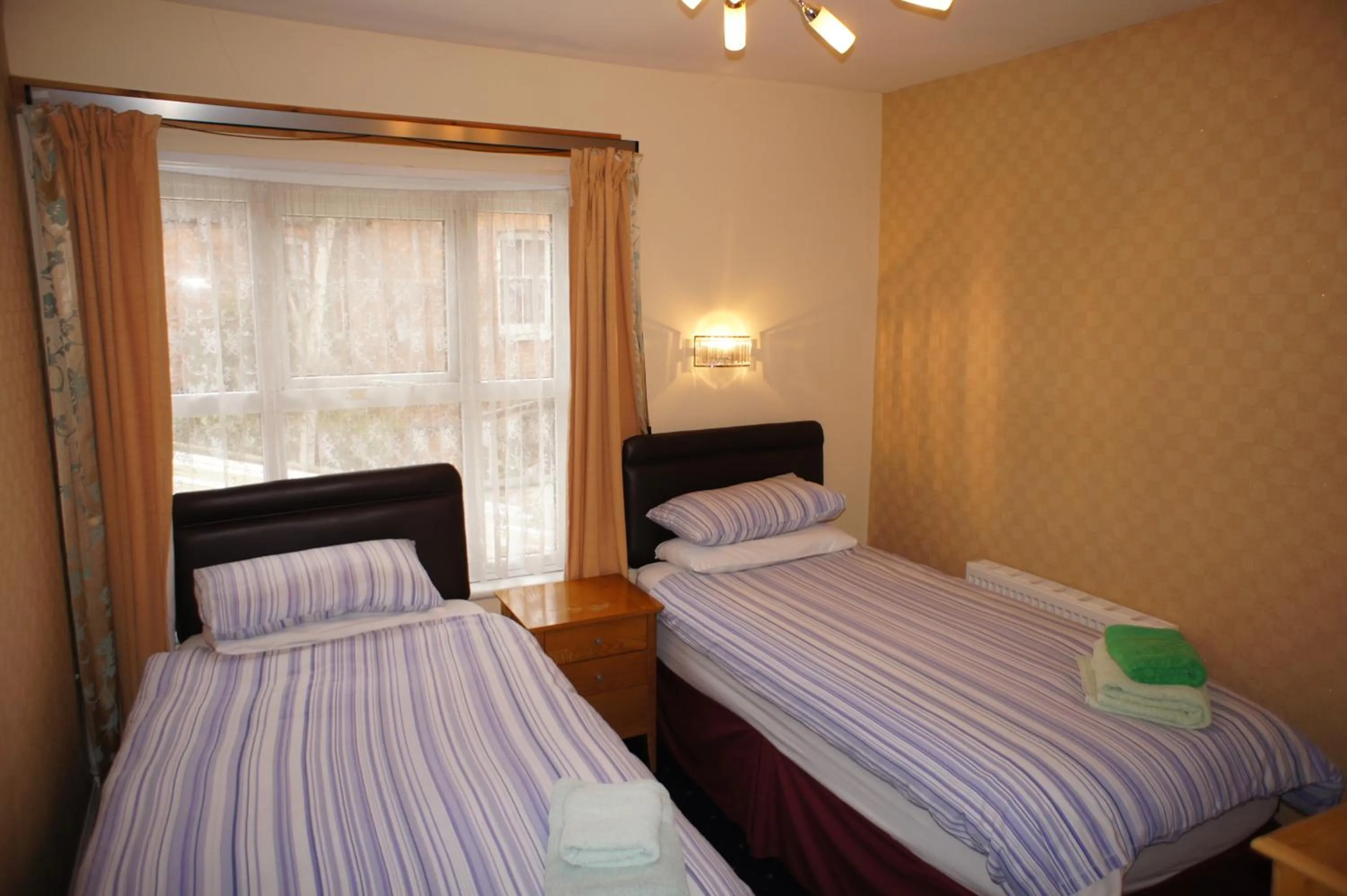 Shower, Bed in Abinger Guest House