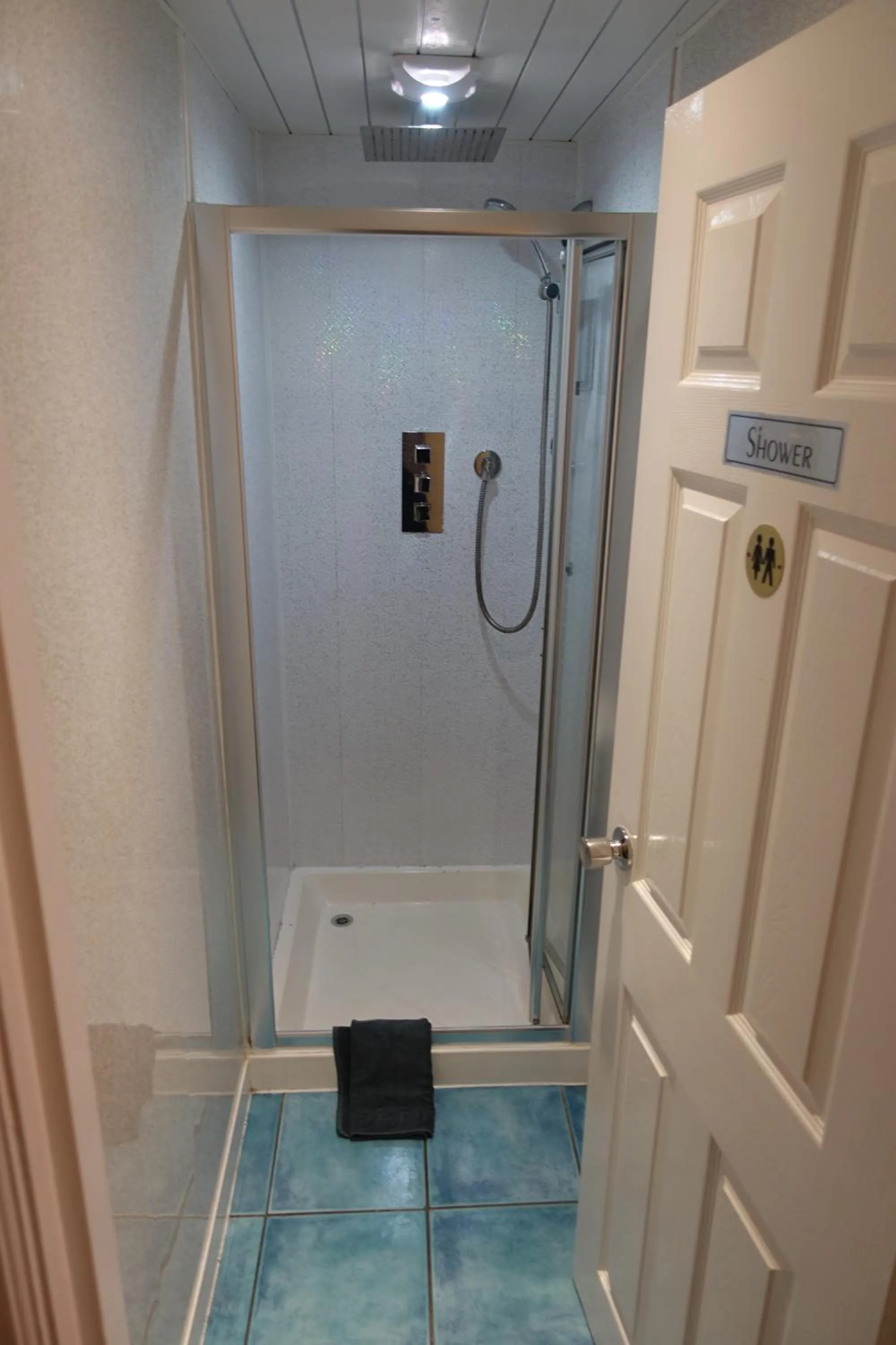 Bathroom in Abinger Guest House