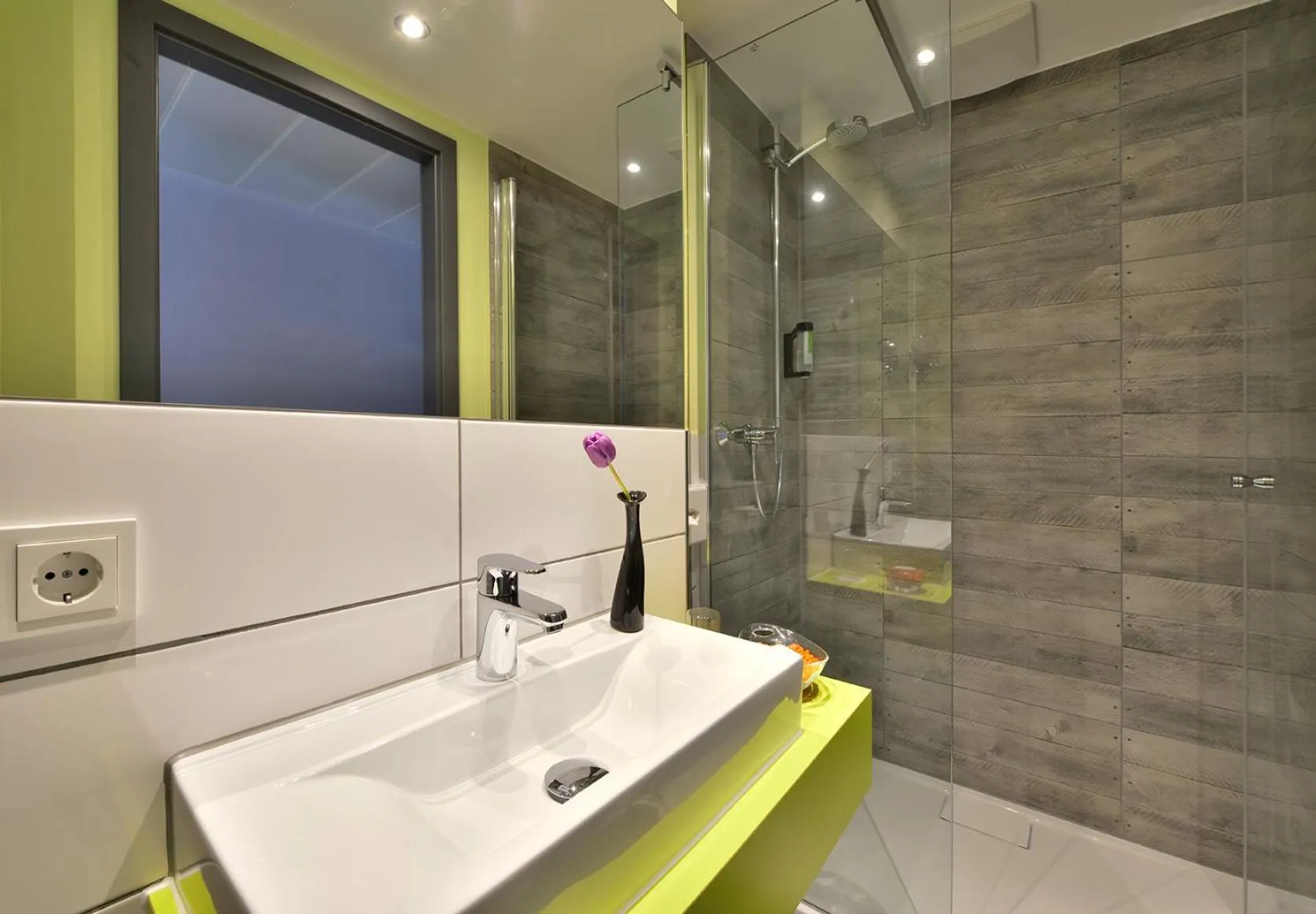 Shower in SleepySleepy Hotel Gießen