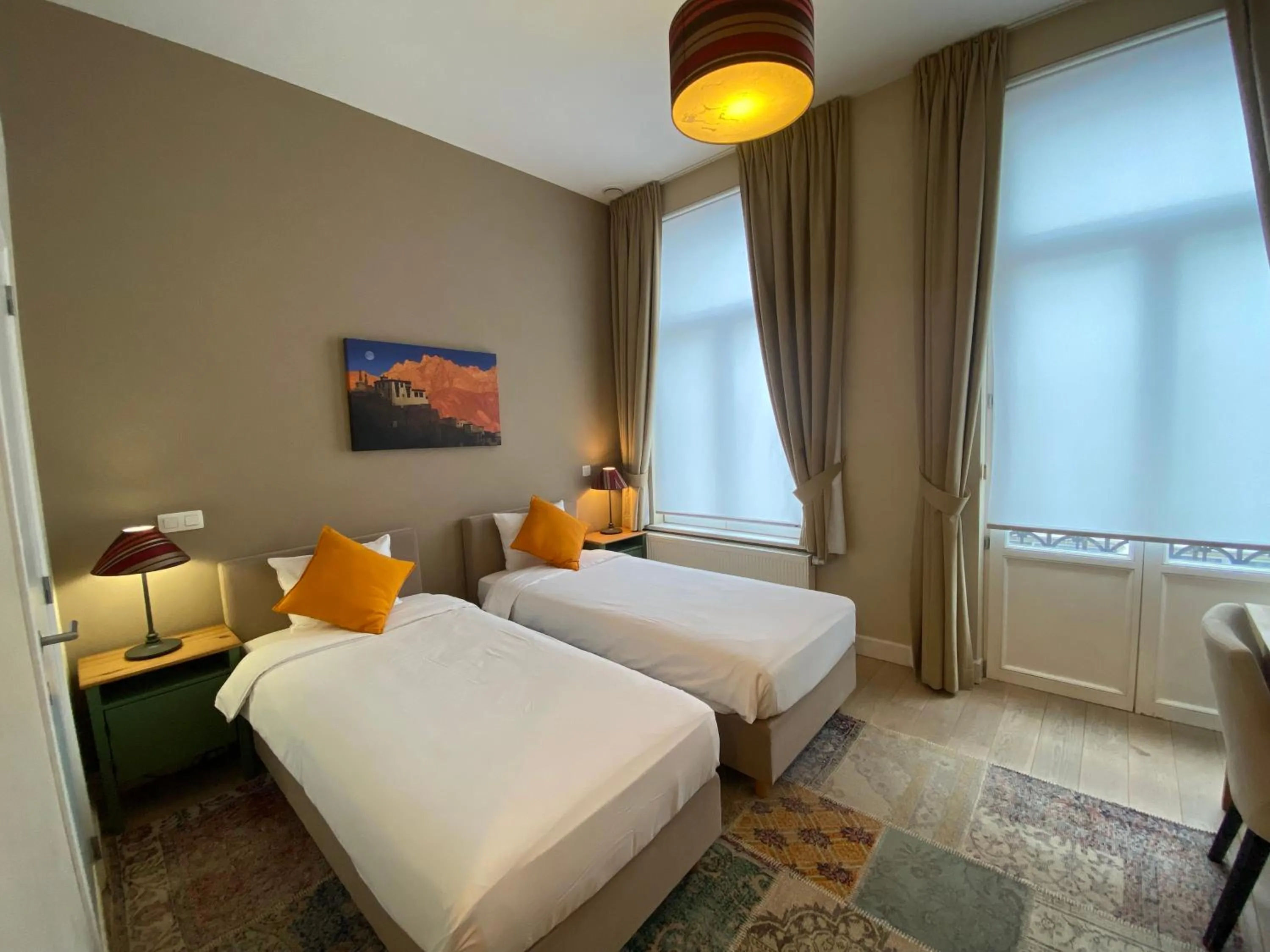 Photo of the whole room, Bed in Hooome