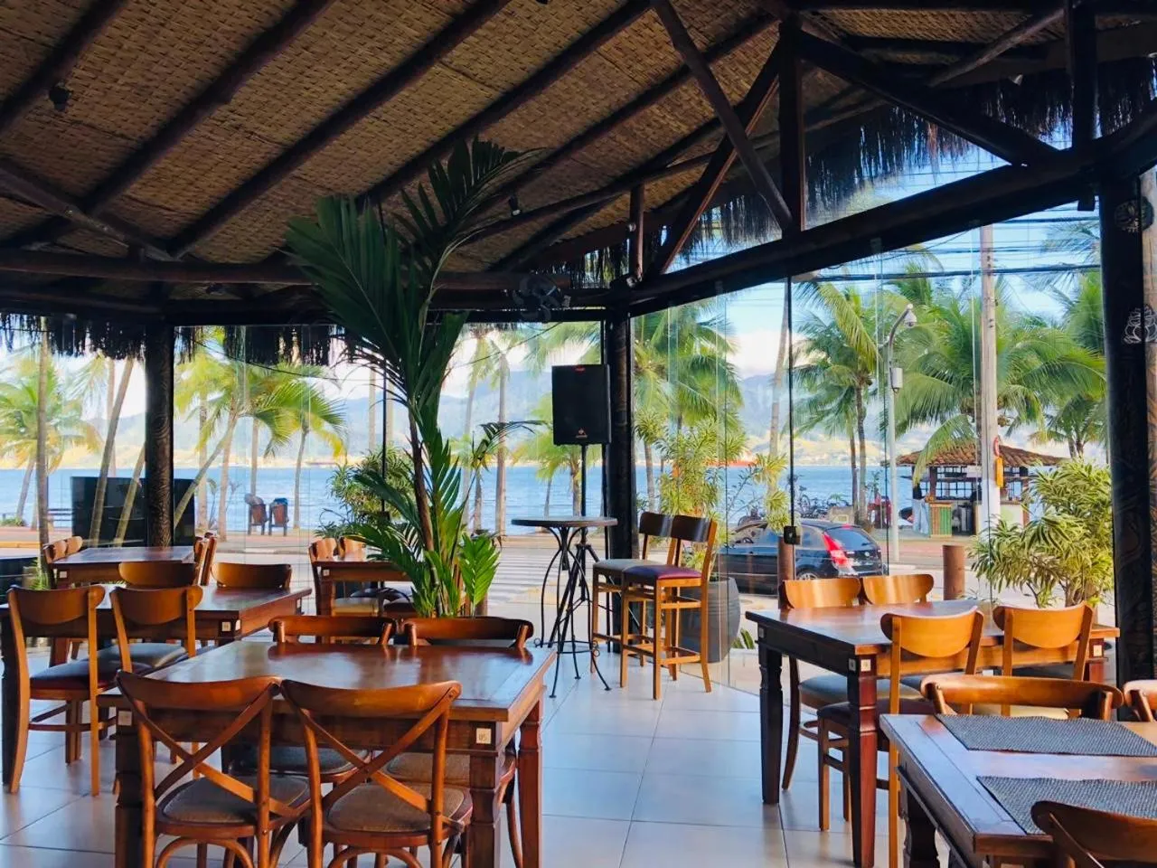 Restaurant/places to eat in Suite Ilhaflat