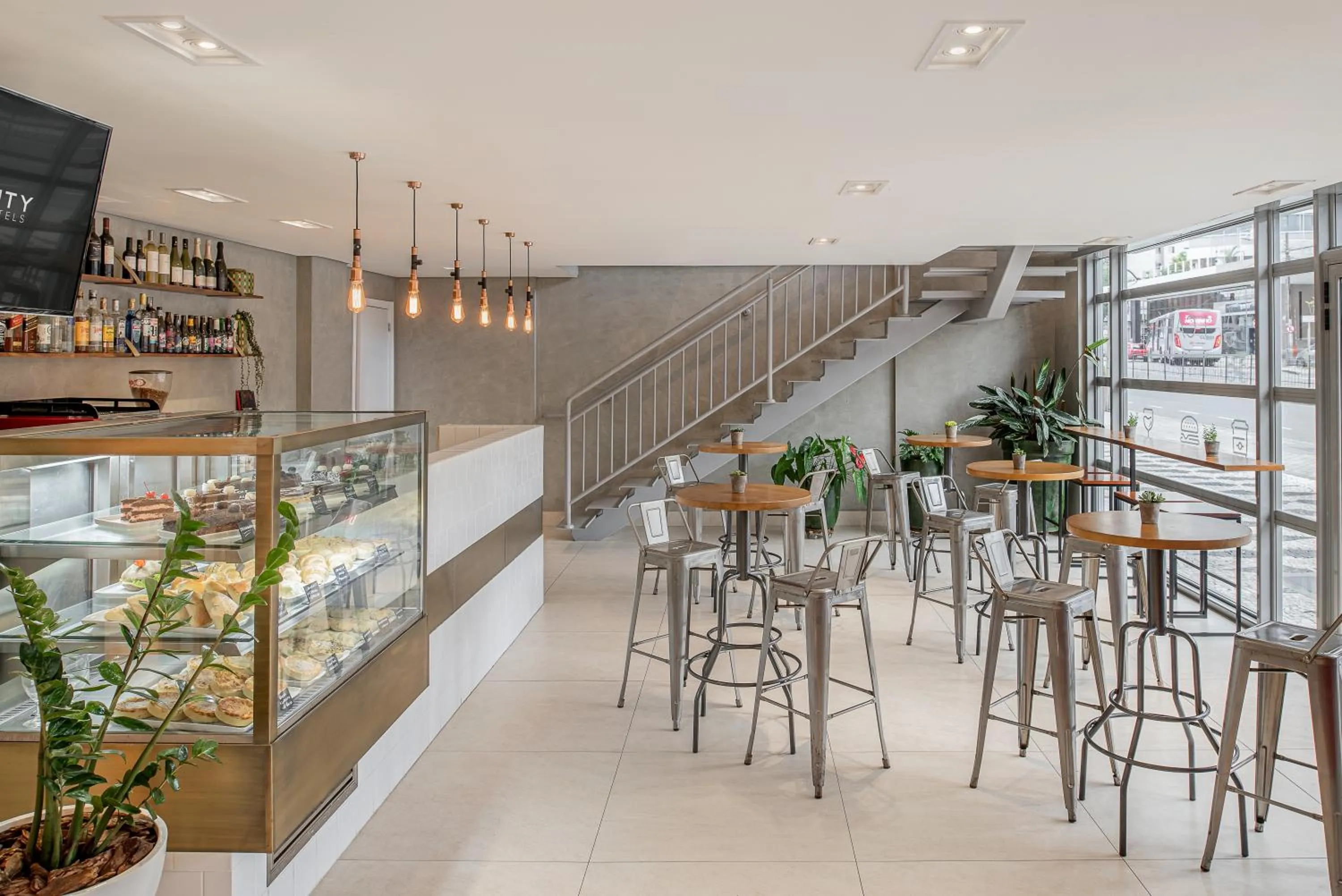 Lounge or bar in Intercity Curitiba Centro Cívico