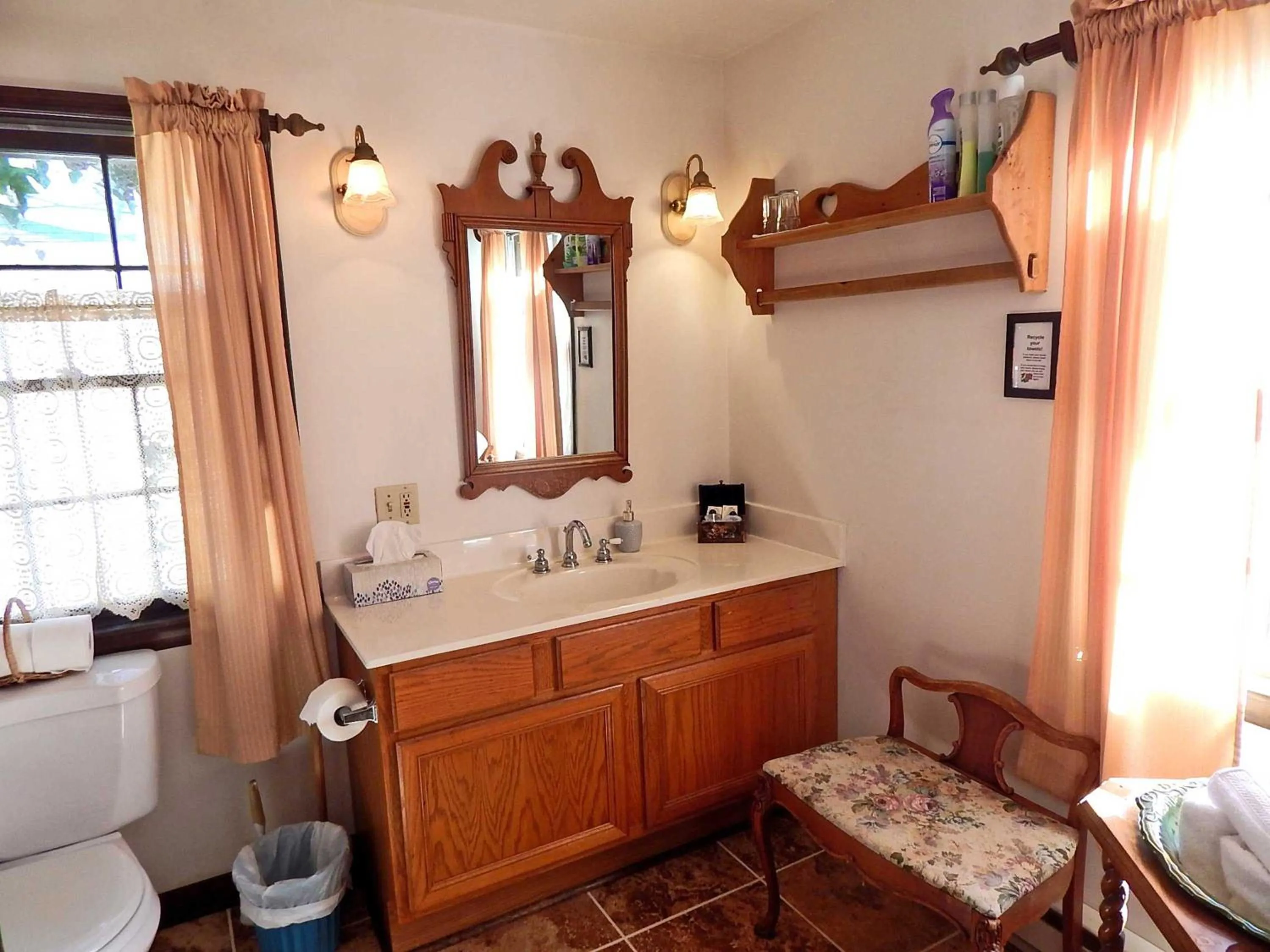 Photo of the whole room in Gettysburg Battlefield Bed & Breakfast Inn