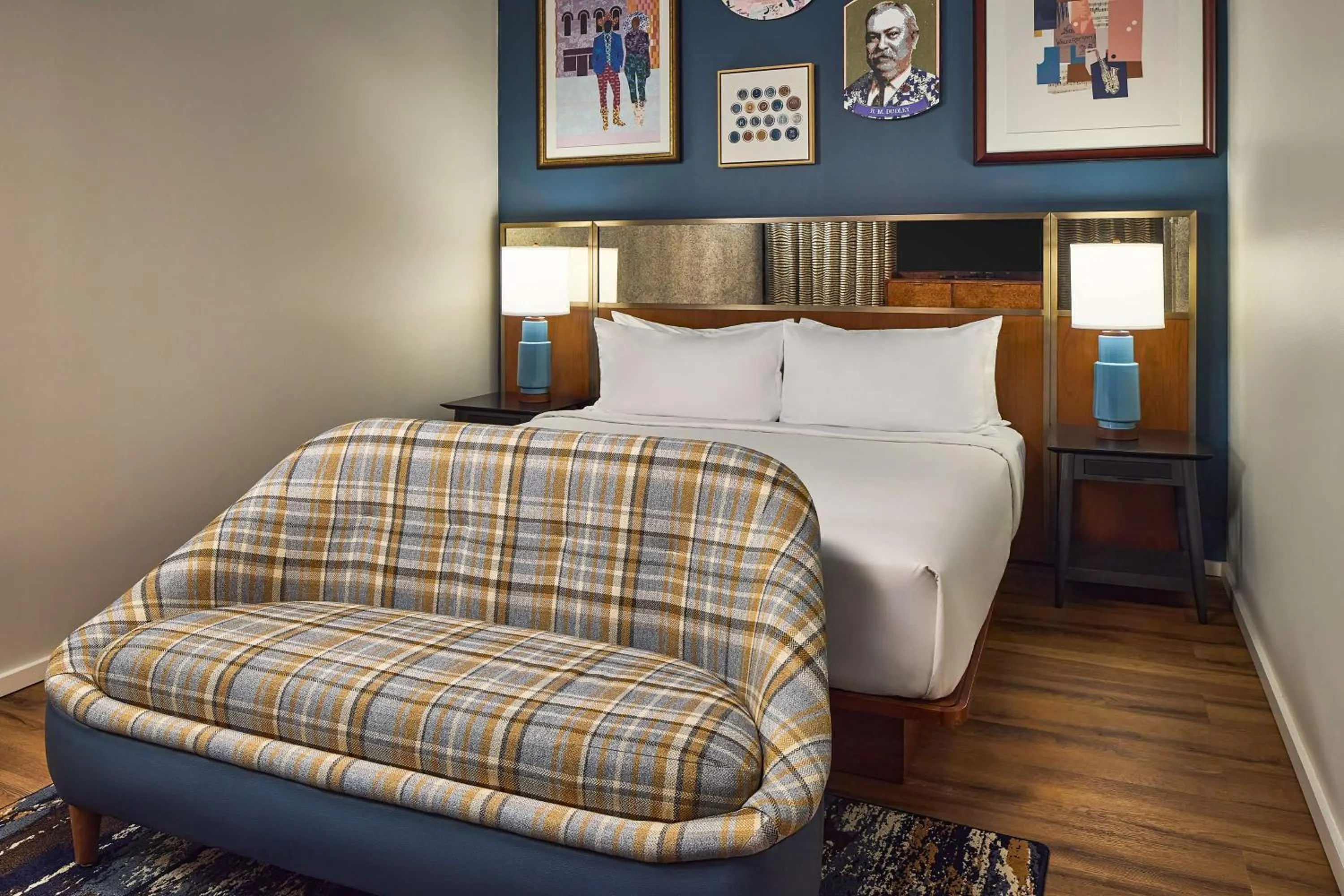 Living room, Bed in The Bankers Alley Hotel Nashville, Tapestry Collection by Hilton