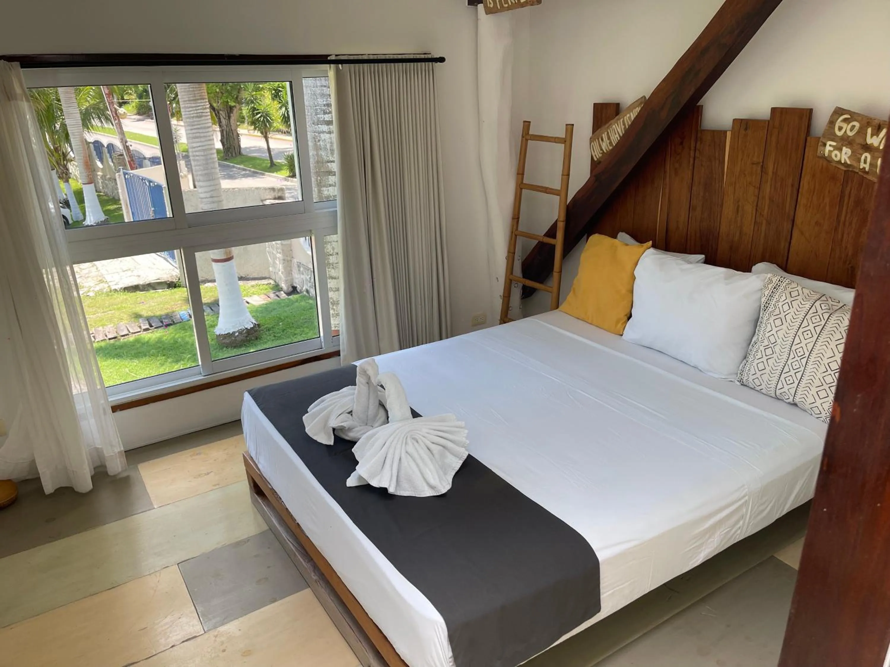Bed in The Yak Lake House - Hostal Bacalar