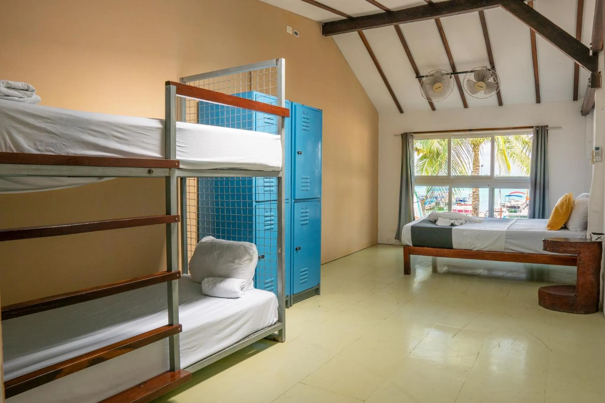 Bed in The Yak Lake House - Hostal Bacalar