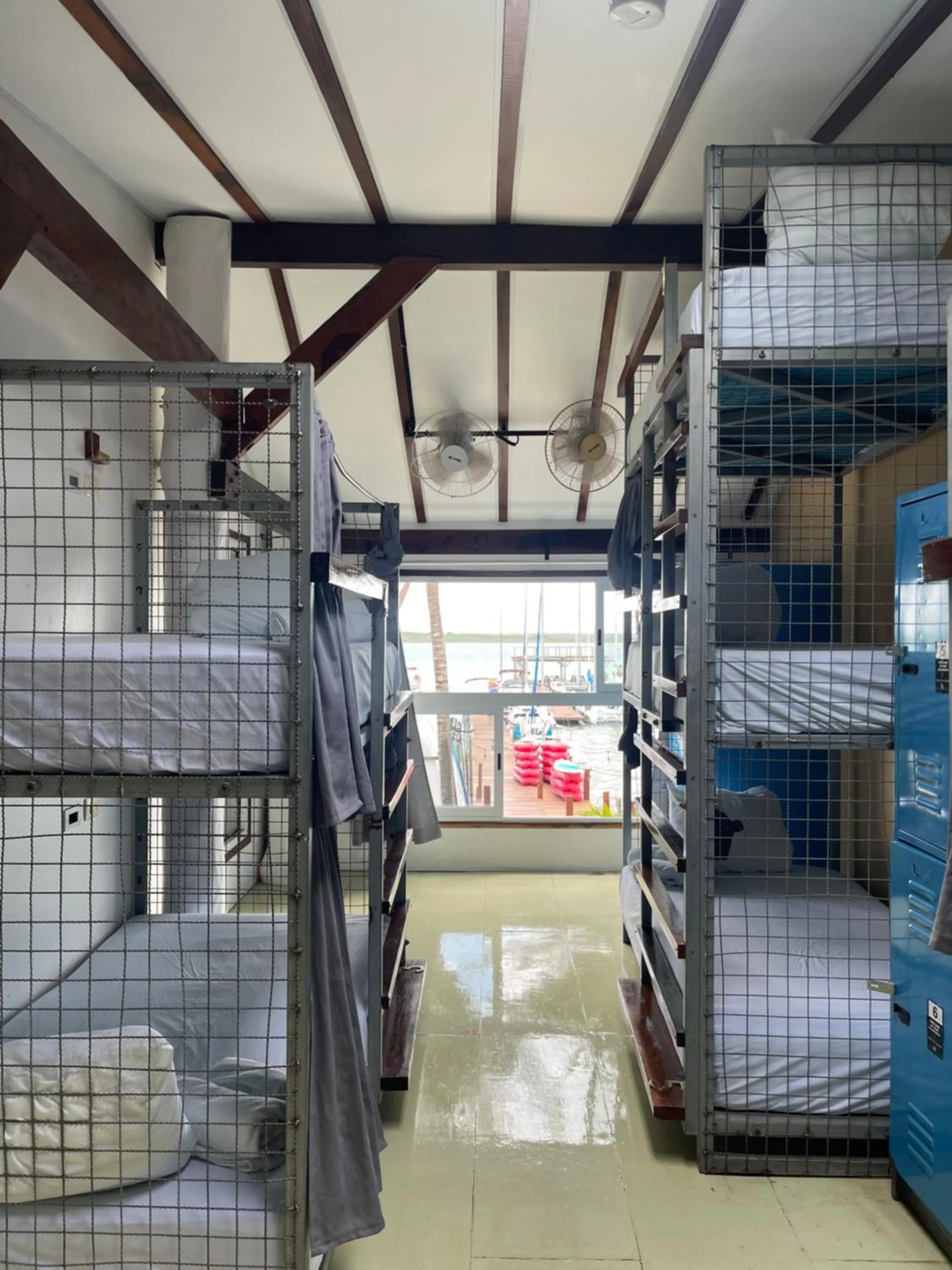 Photo of the whole room, Bed in The Yak Lake House - Hostal Bacalar