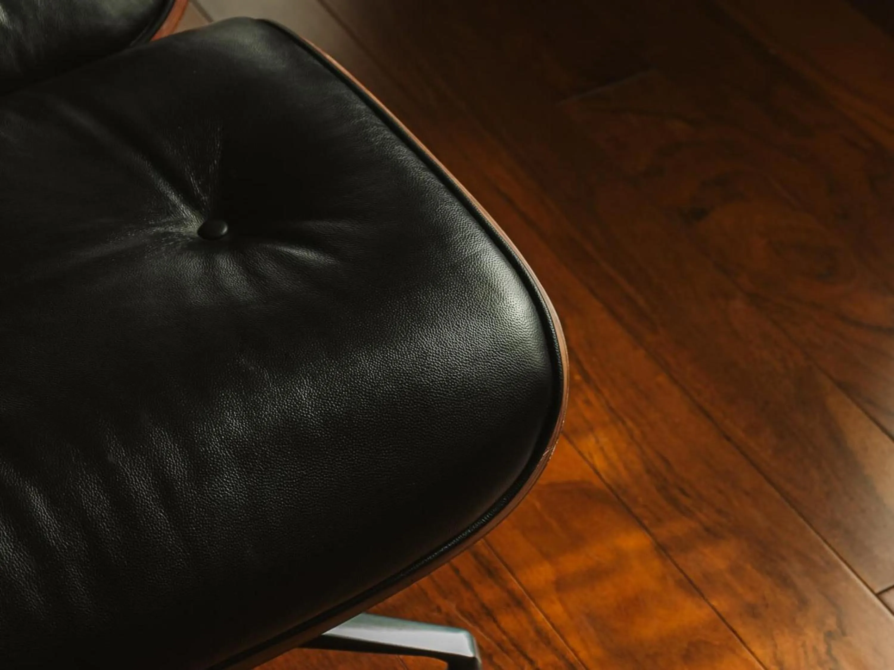 Seating area in OTL Gouverneur Sherbrooke