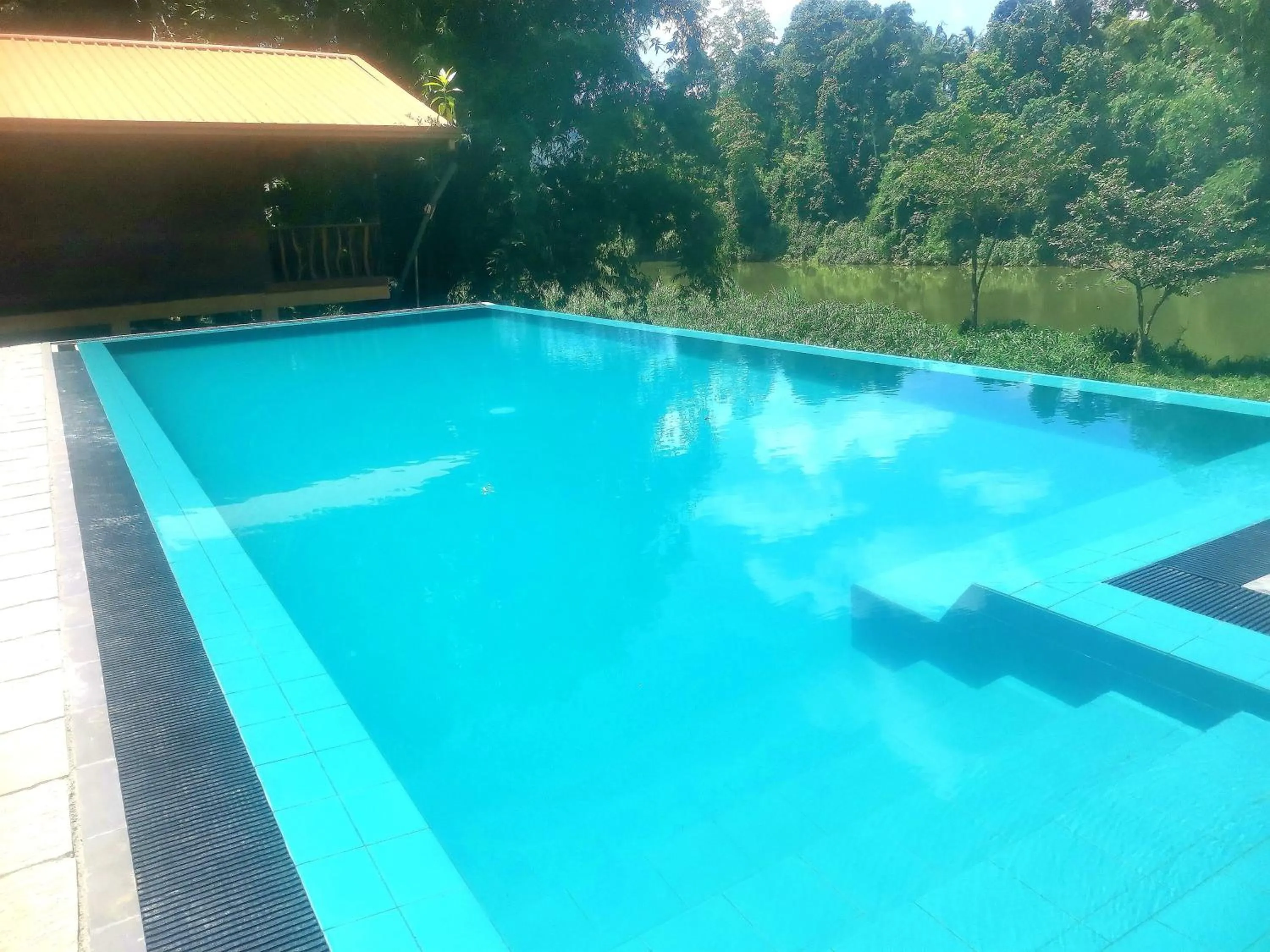 Swimming pool in Kandy Cabana