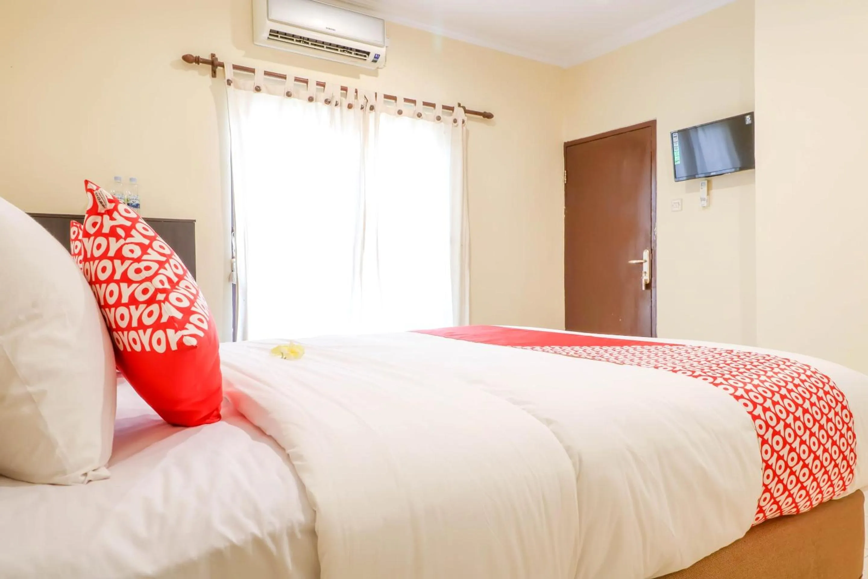 Bedroom in Super OYO 1654 Maha Bharata Kuta Inn