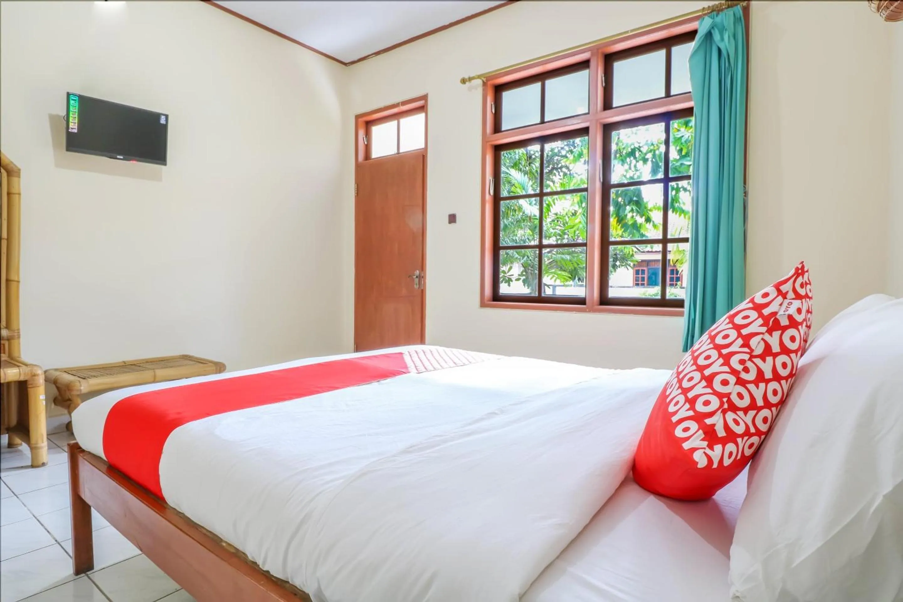 Bedroom in Super OYO 1654 Maha Bharata Kuta Inn