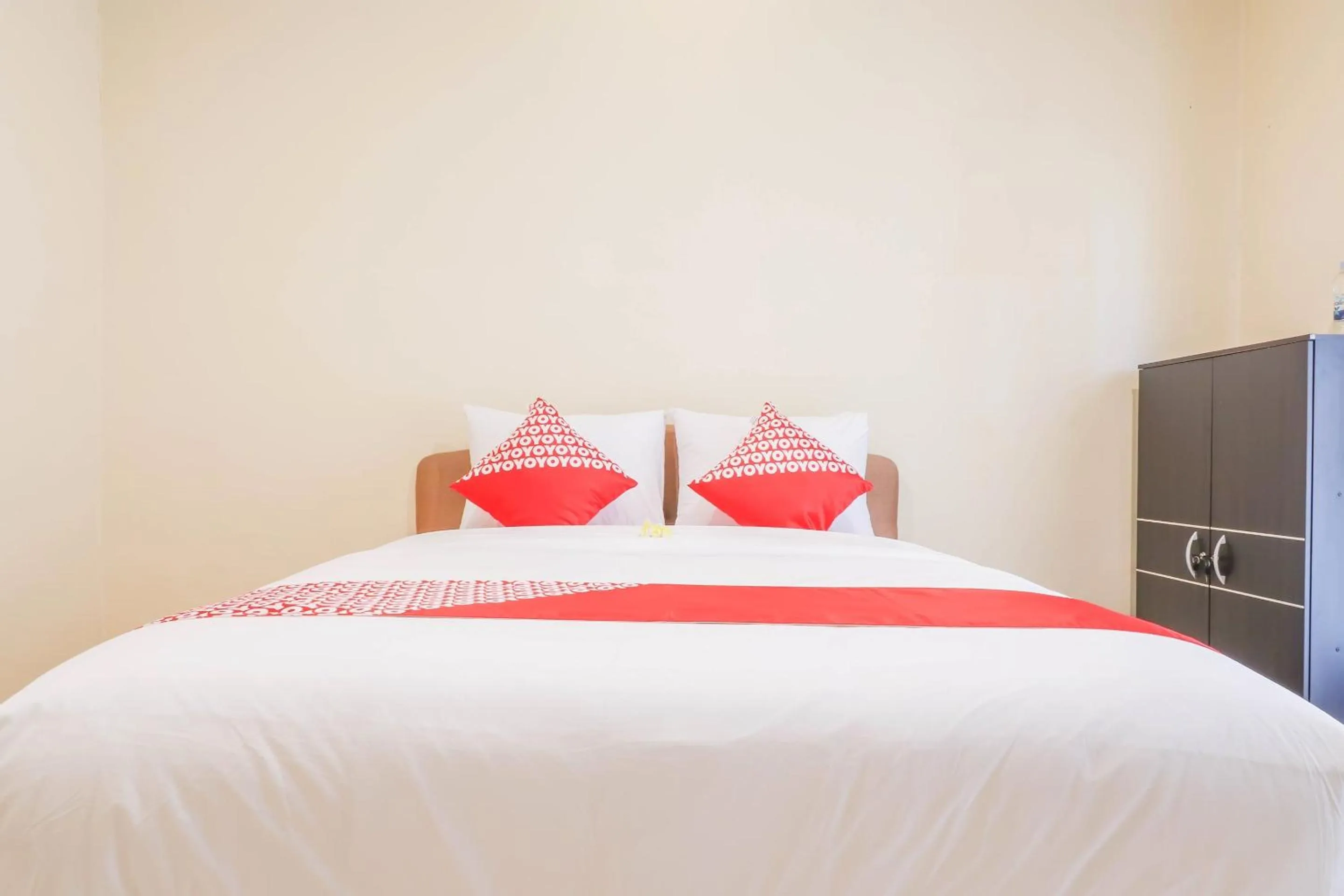 Bedroom in Super OYO 1654 Maha Bharata Kuta Inn