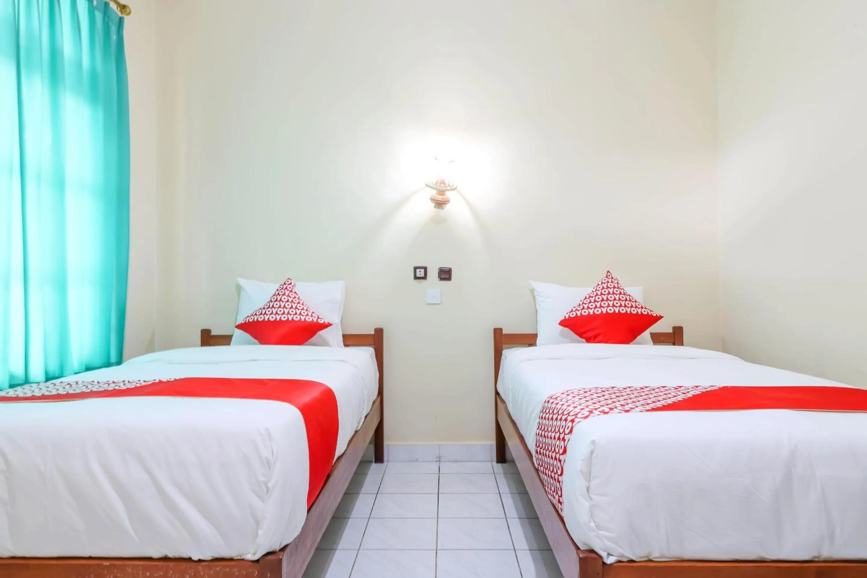 Bedroom in Super OYO 1654 Maha Bharata Kuta Inn