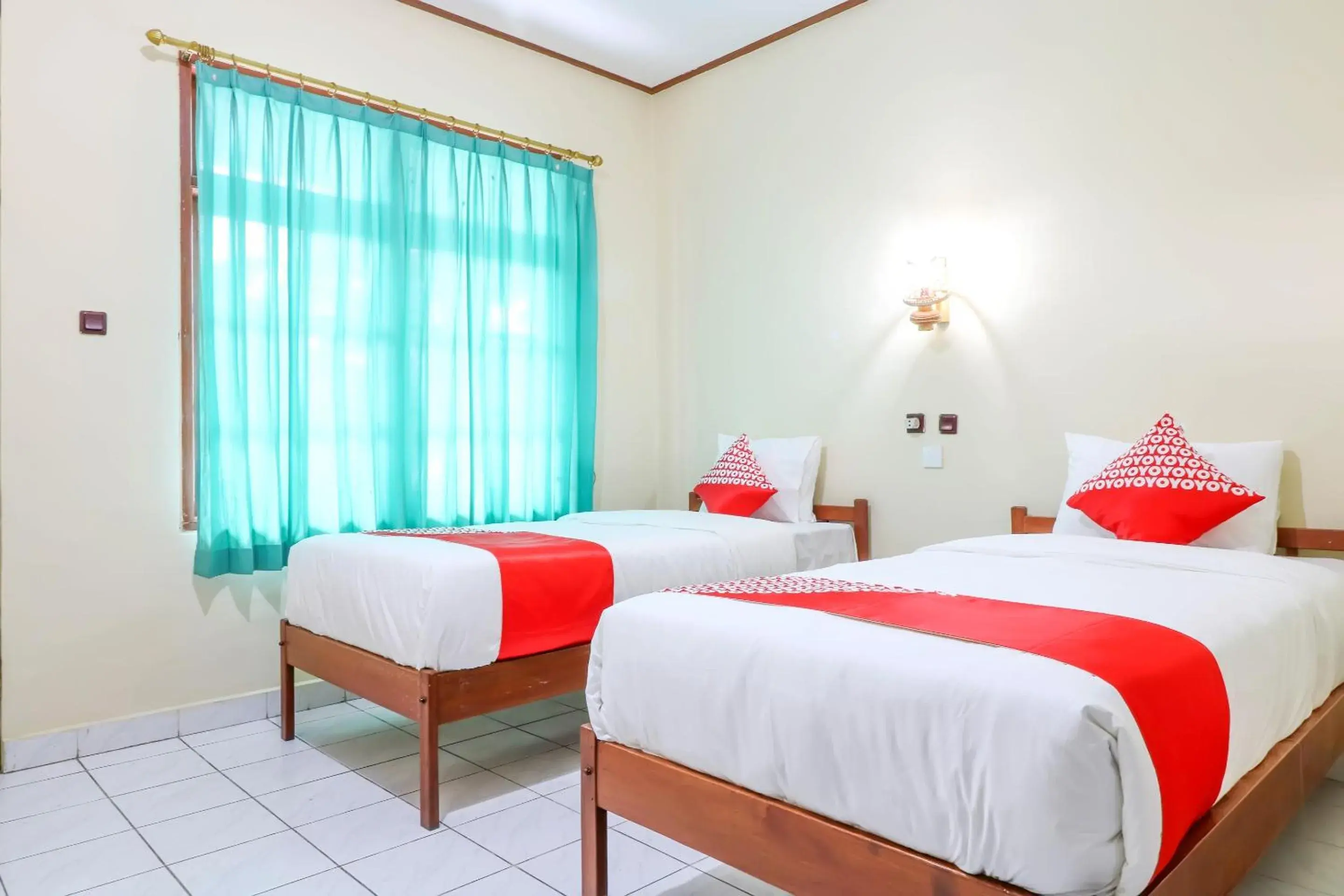 Delxue Twin Room in Super OYO 1654 Maha Bharata Kuta Inn Delxue Twin Room in Super OYO 1654 Maha Bharata Kuta Inn