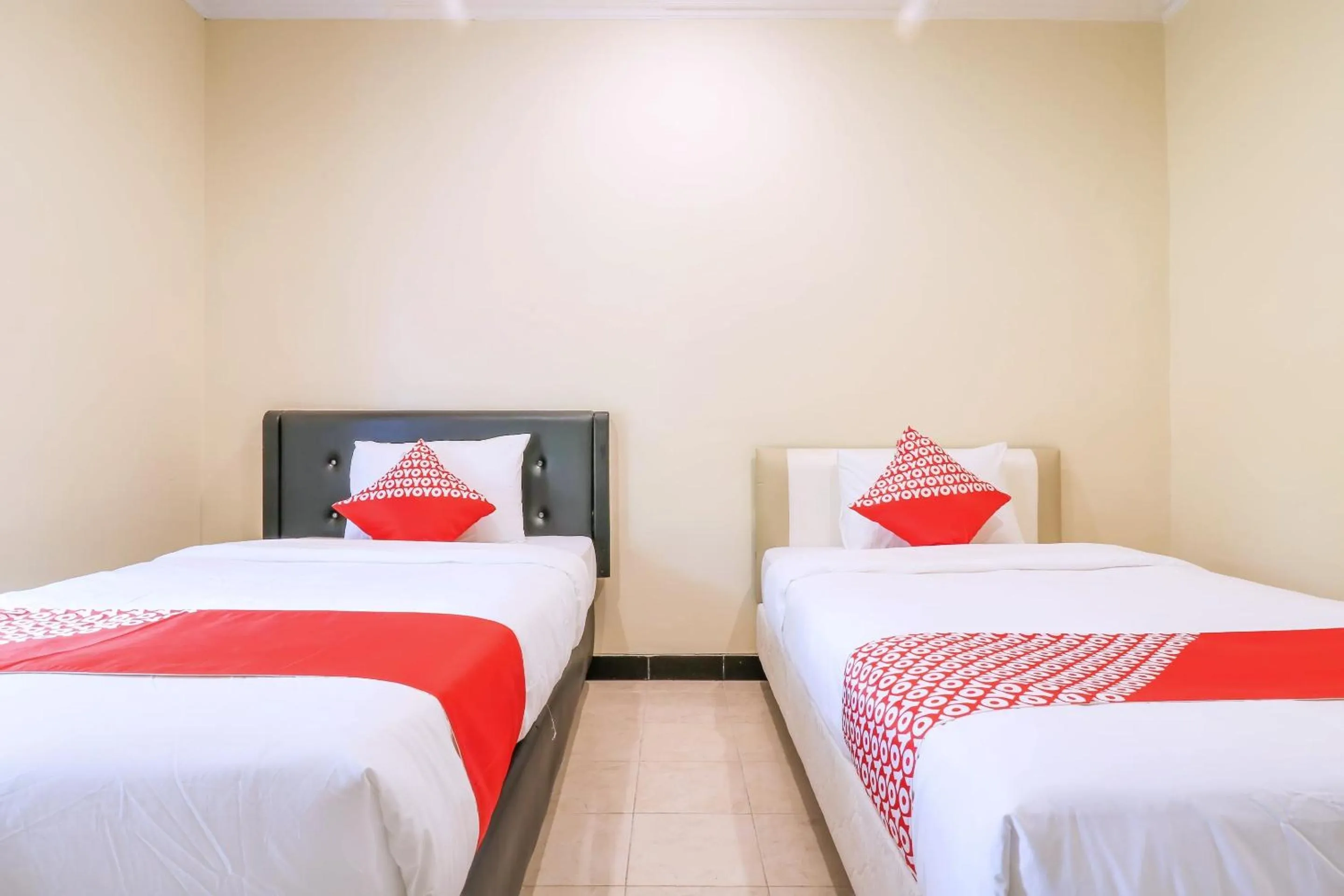 Bedroom in Super OYO 1654 Maha Bharata Kuta Inn