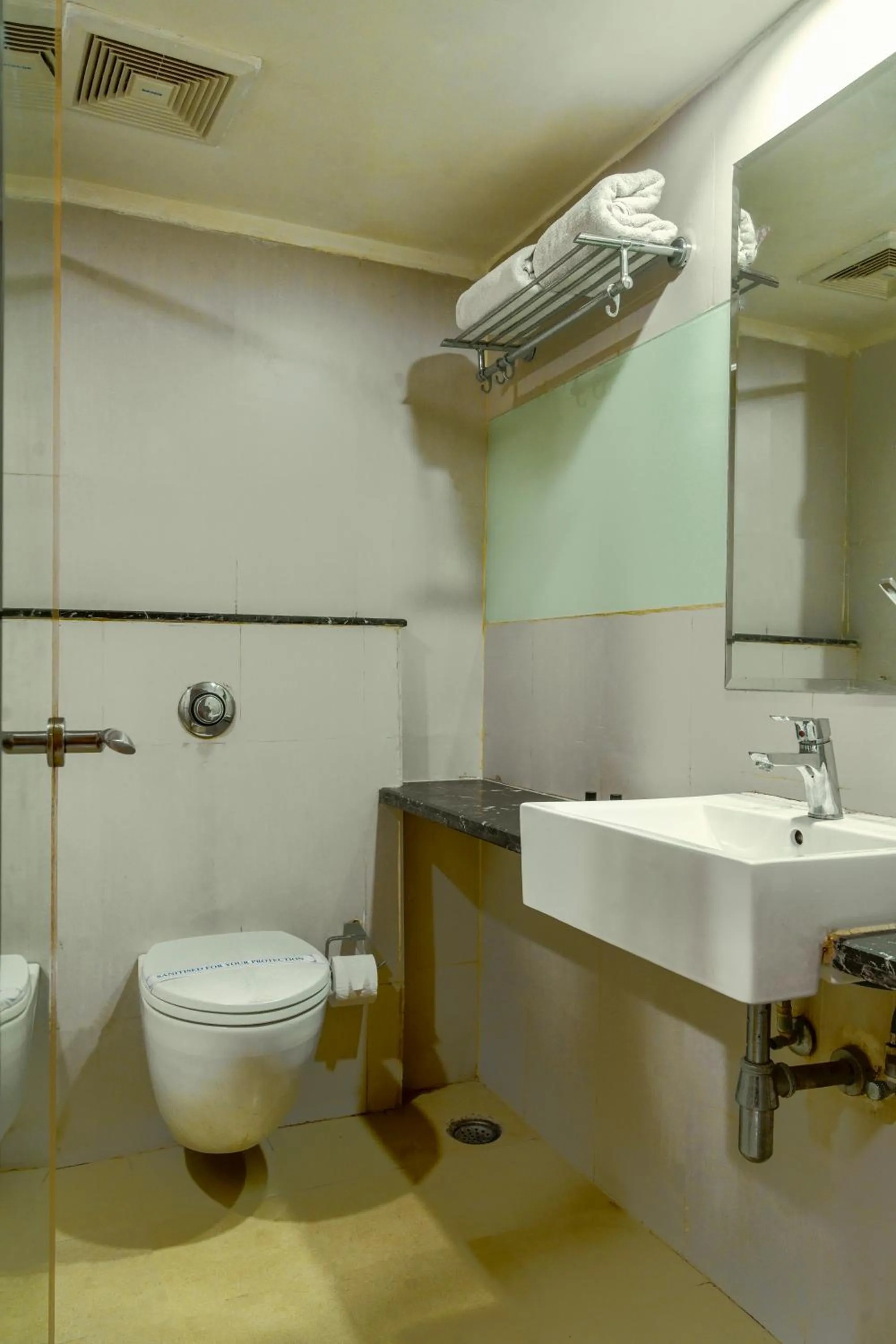 Bathroom in Gis Select Banjara Hill