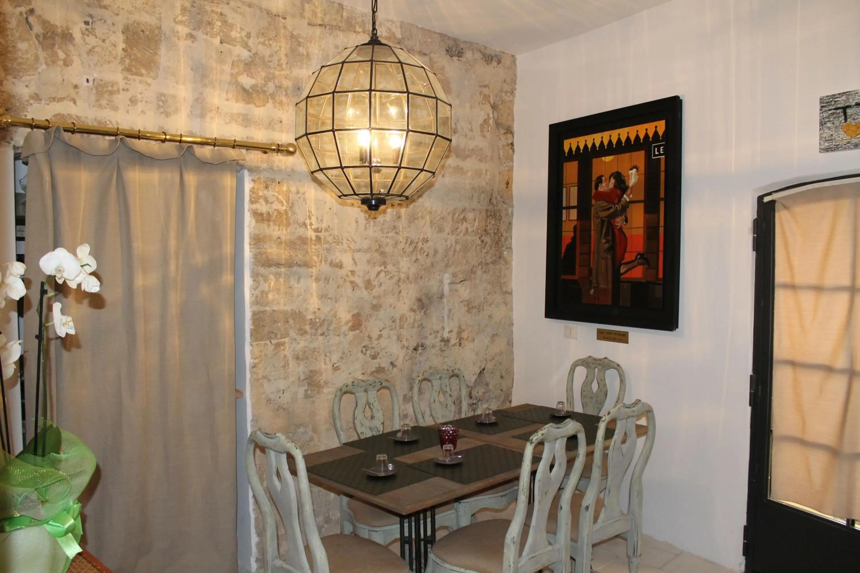 Communal lounge/ TV room in Torre Tresca B&B