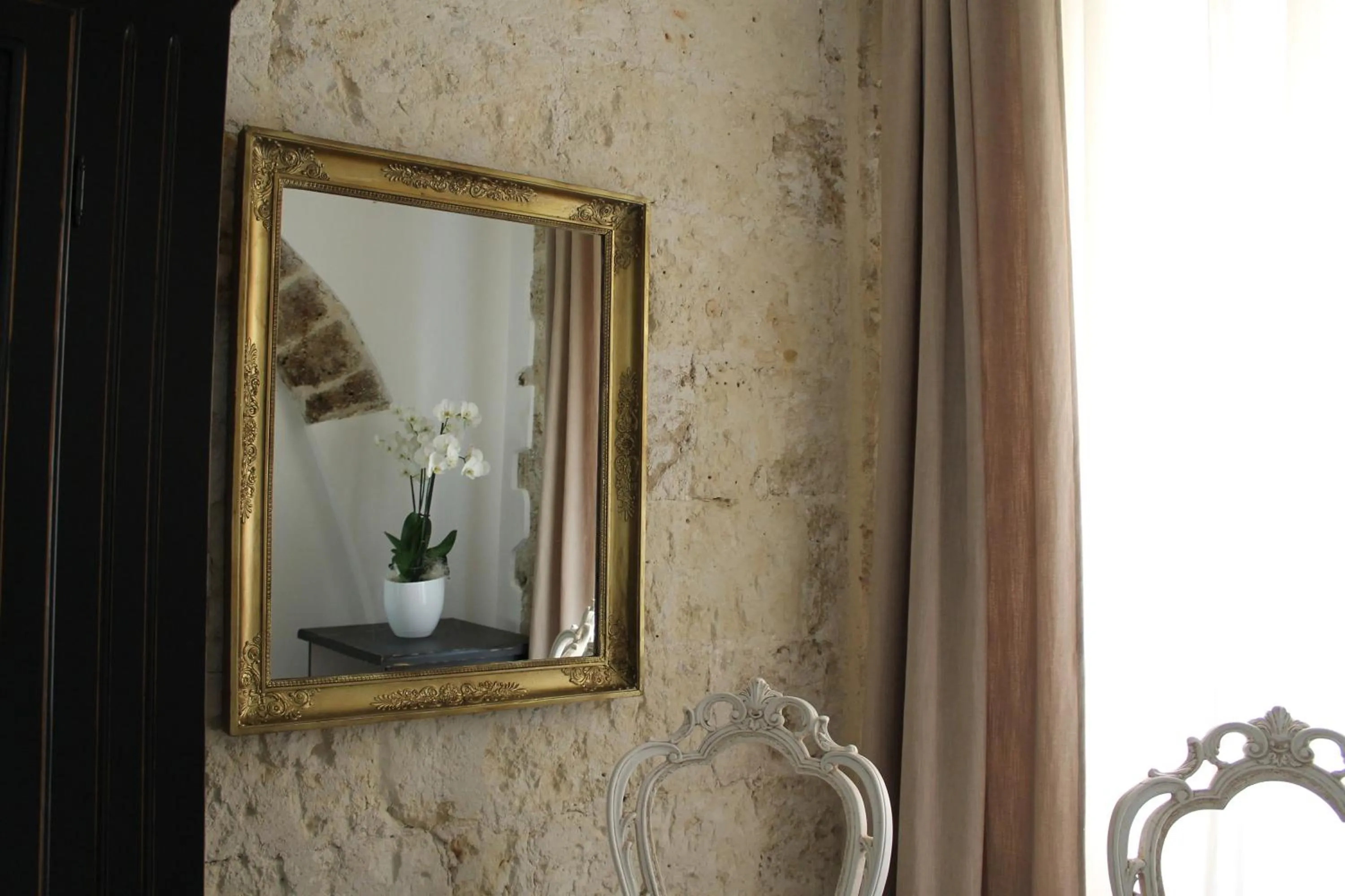 Decorative detail in Torre Tresca B&B