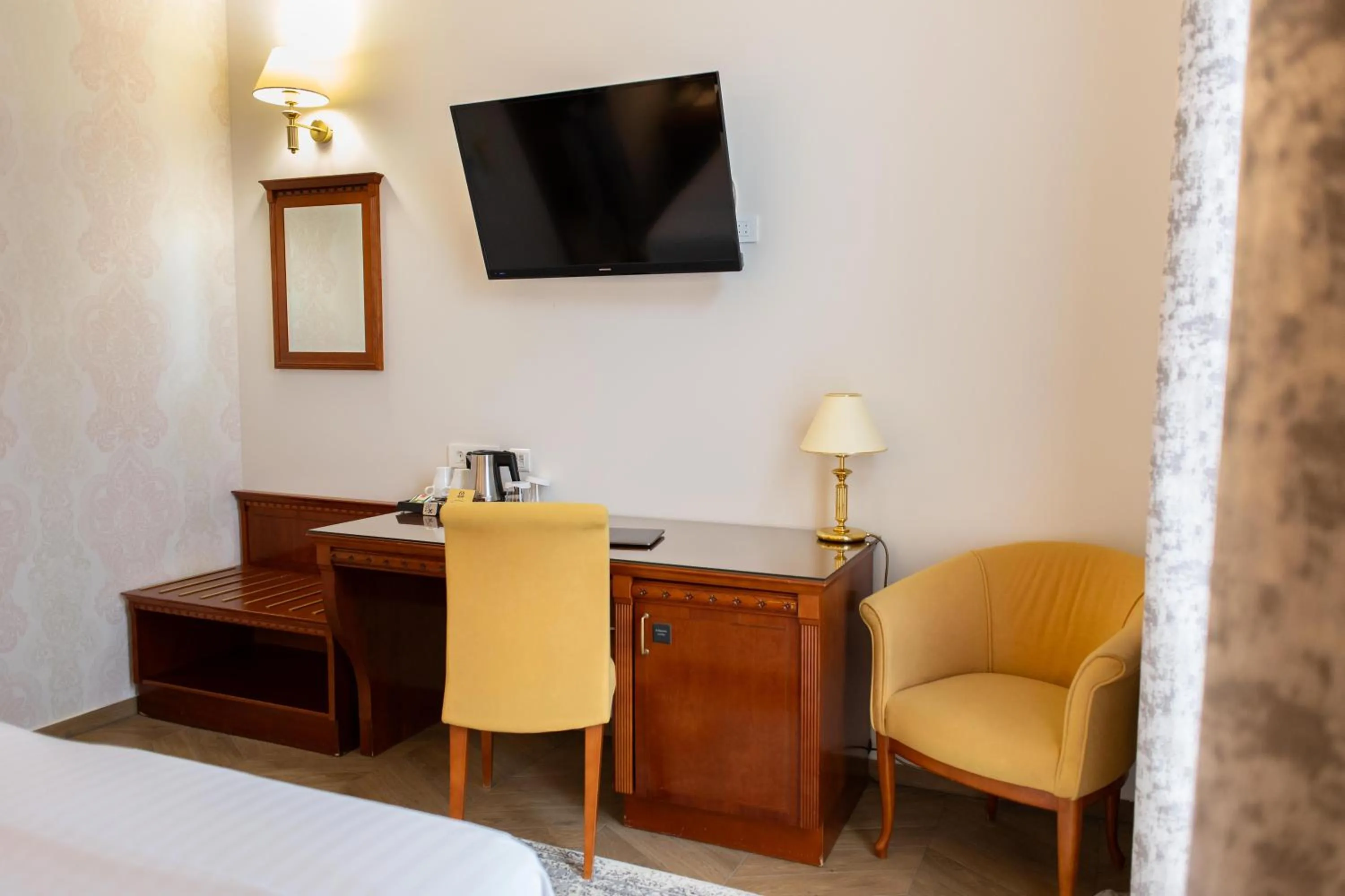 TV and multimedia, Bed in Hotel Waldinger