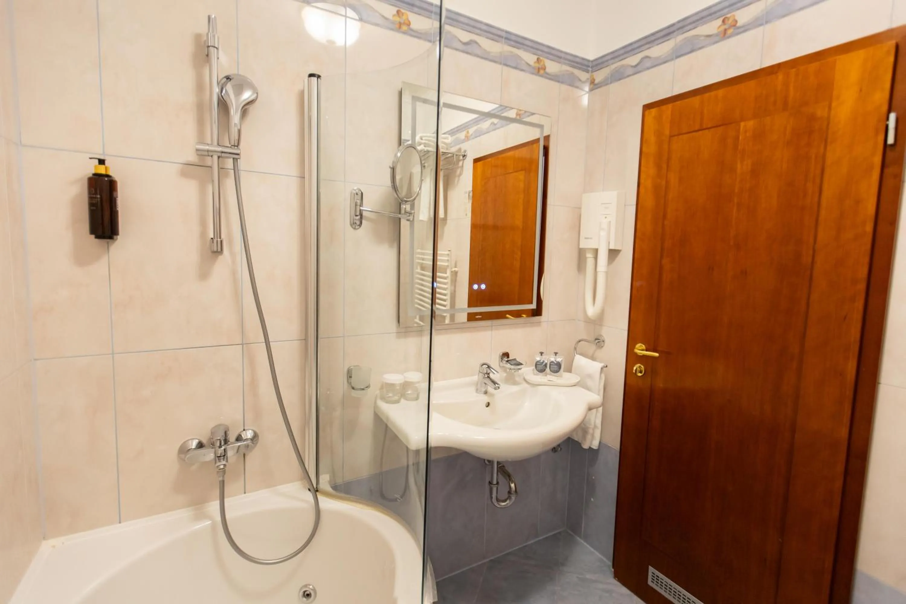 Hot Tub in Hotel Waldinger