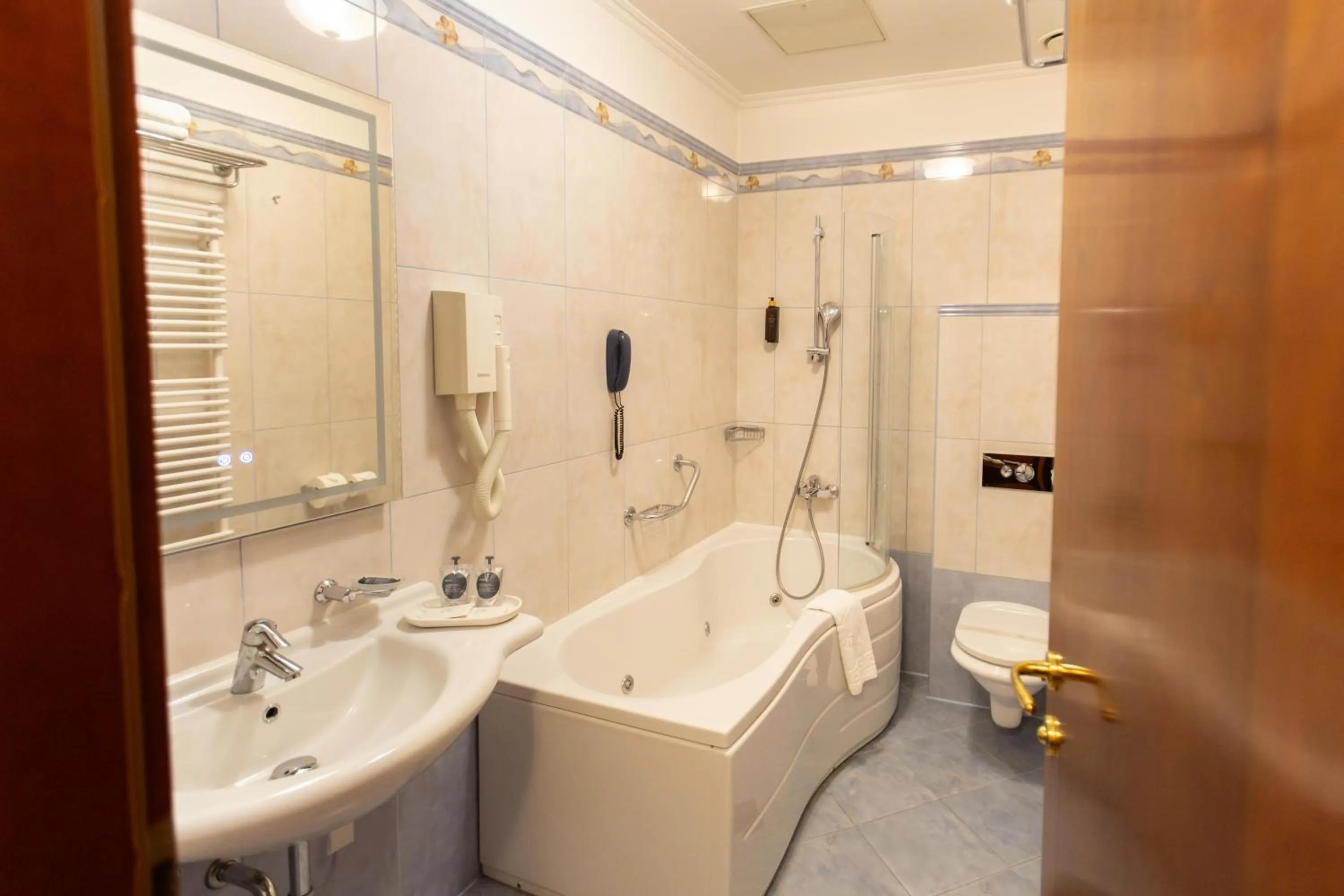 Hot Tub in Hotel Waldinger