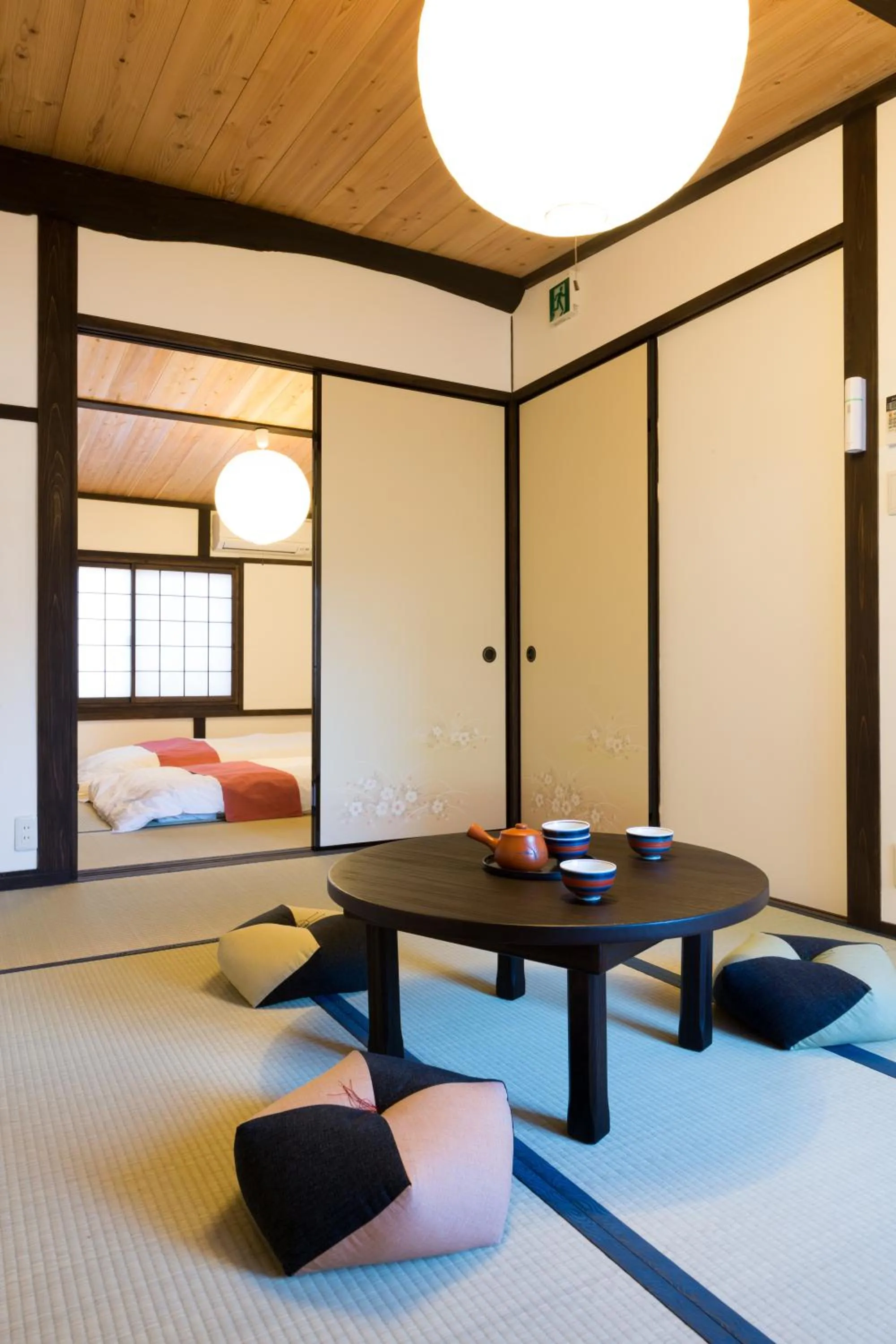 Living room, Bed in Kyotoya Tsuki no Yu Bettei