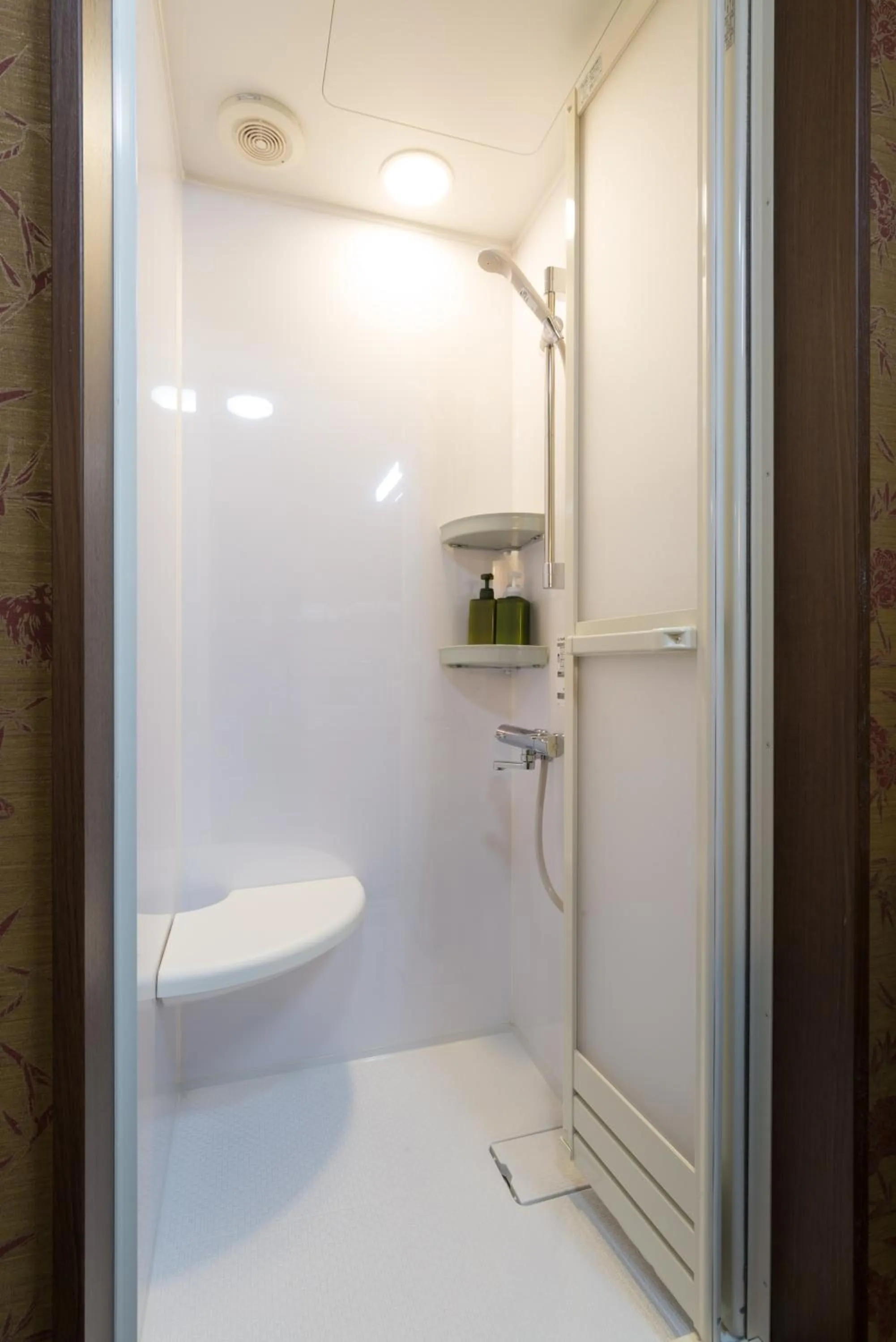 Shower in Kyotoya Tsuki no Yu Bettei