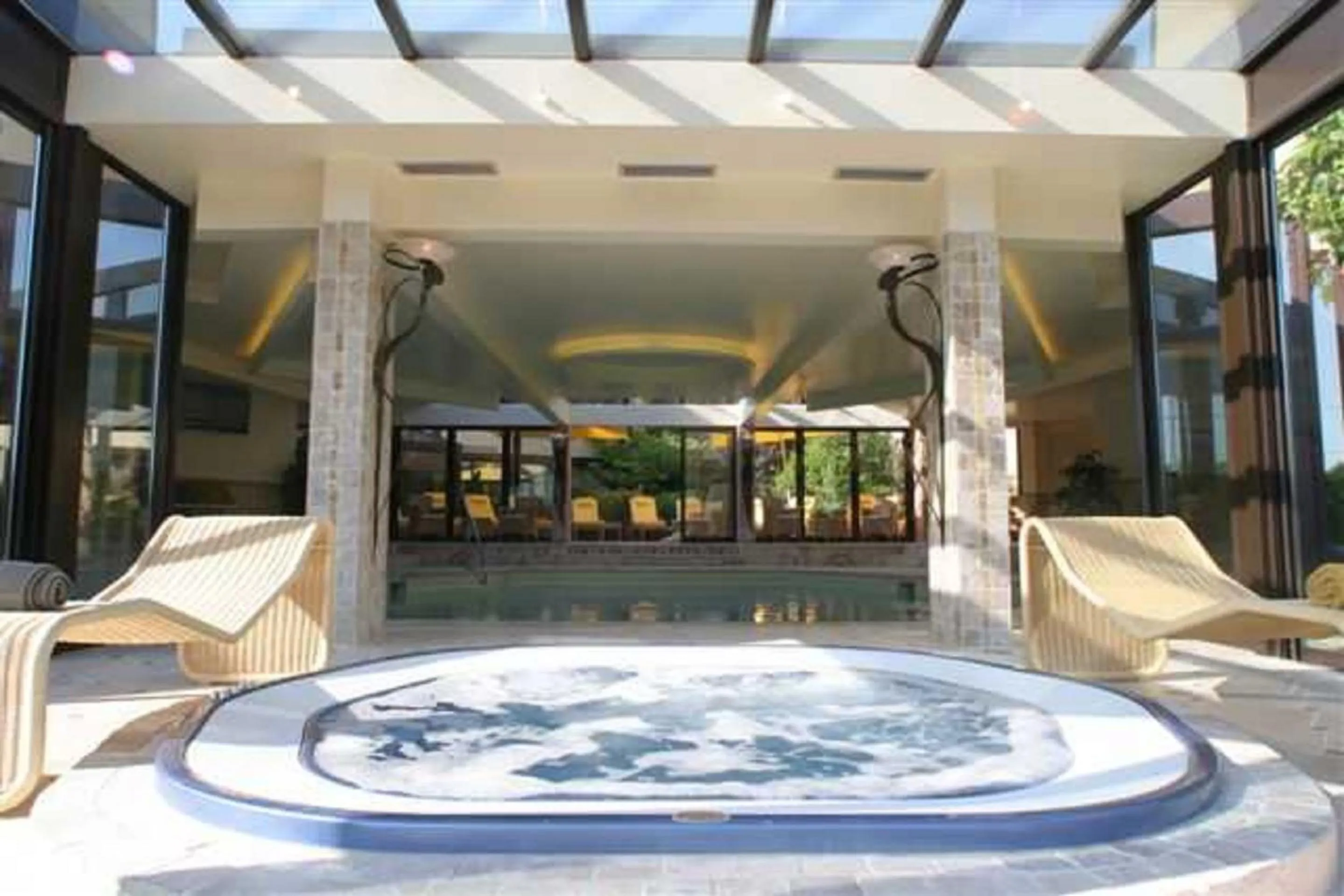 Hot Tub in Briqueterie Champagne, A Beauvallon Hotel & Spa