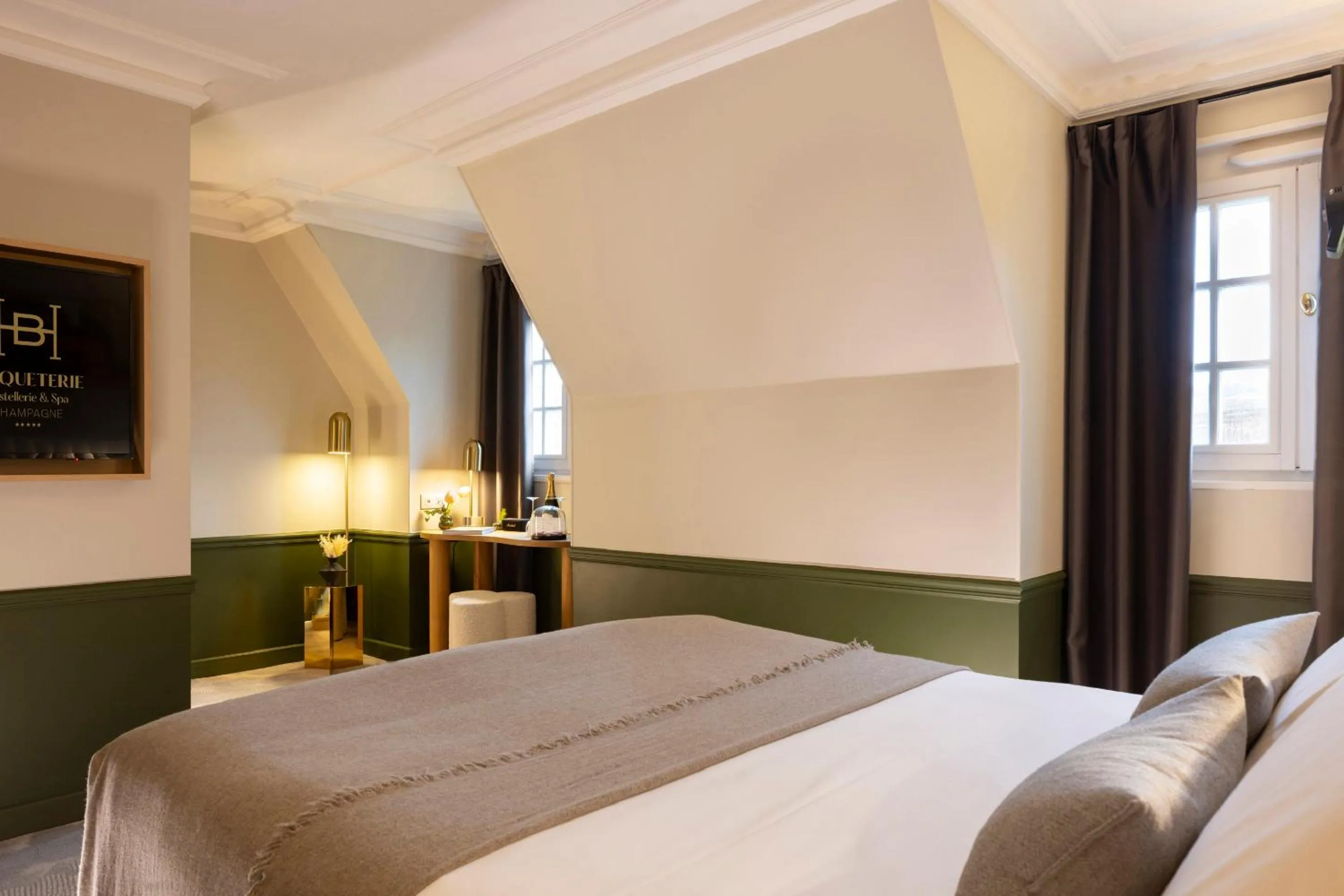 Bed in Briqueterie Champagne, A Beauvallon Hotel & Spa