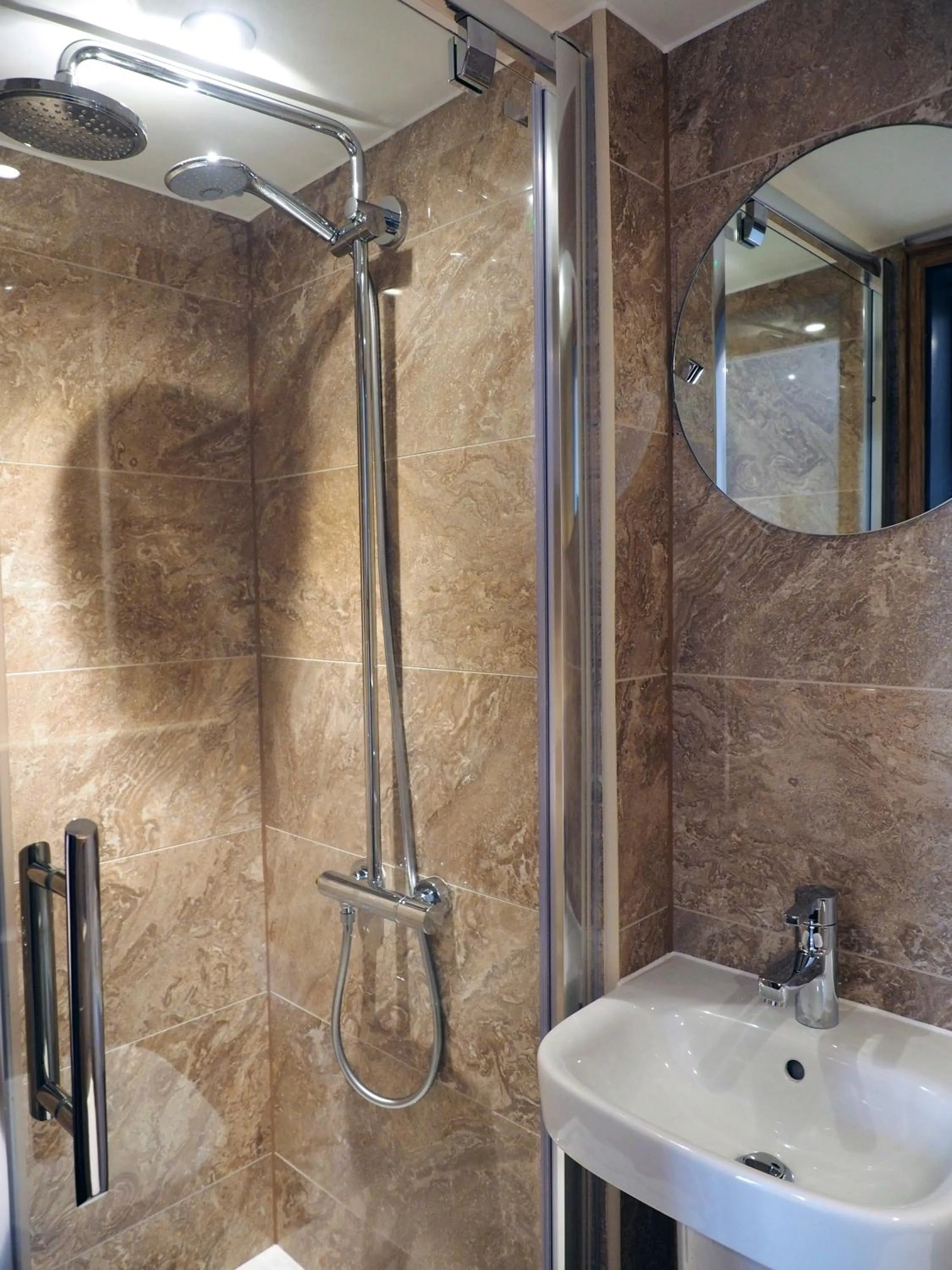 Bathroom in St Christopher's Inn Liverpool Street