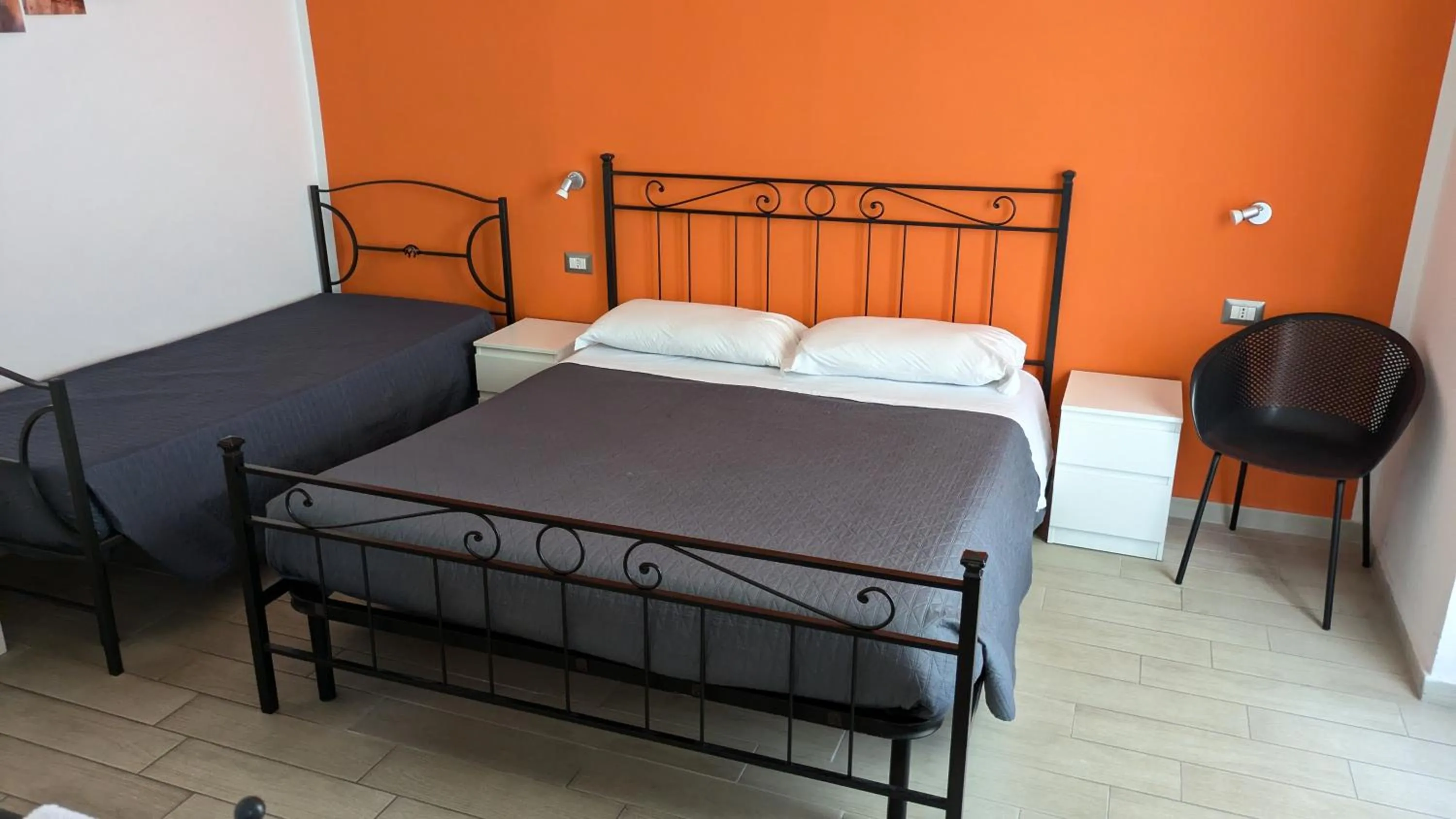 Bedroom, Bed in Bonsai Bed & Breakfast