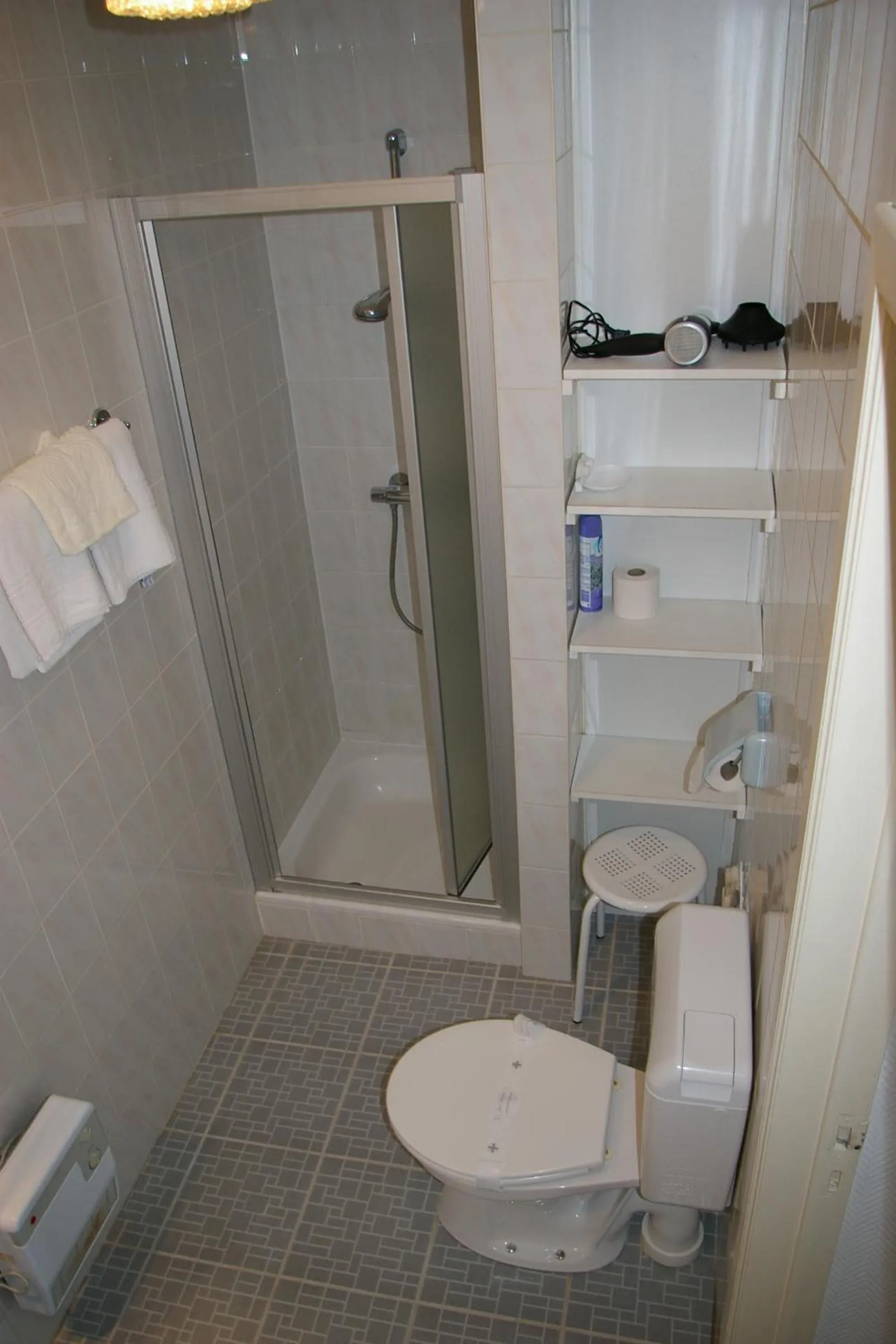 Shower in Auberge Le Relais