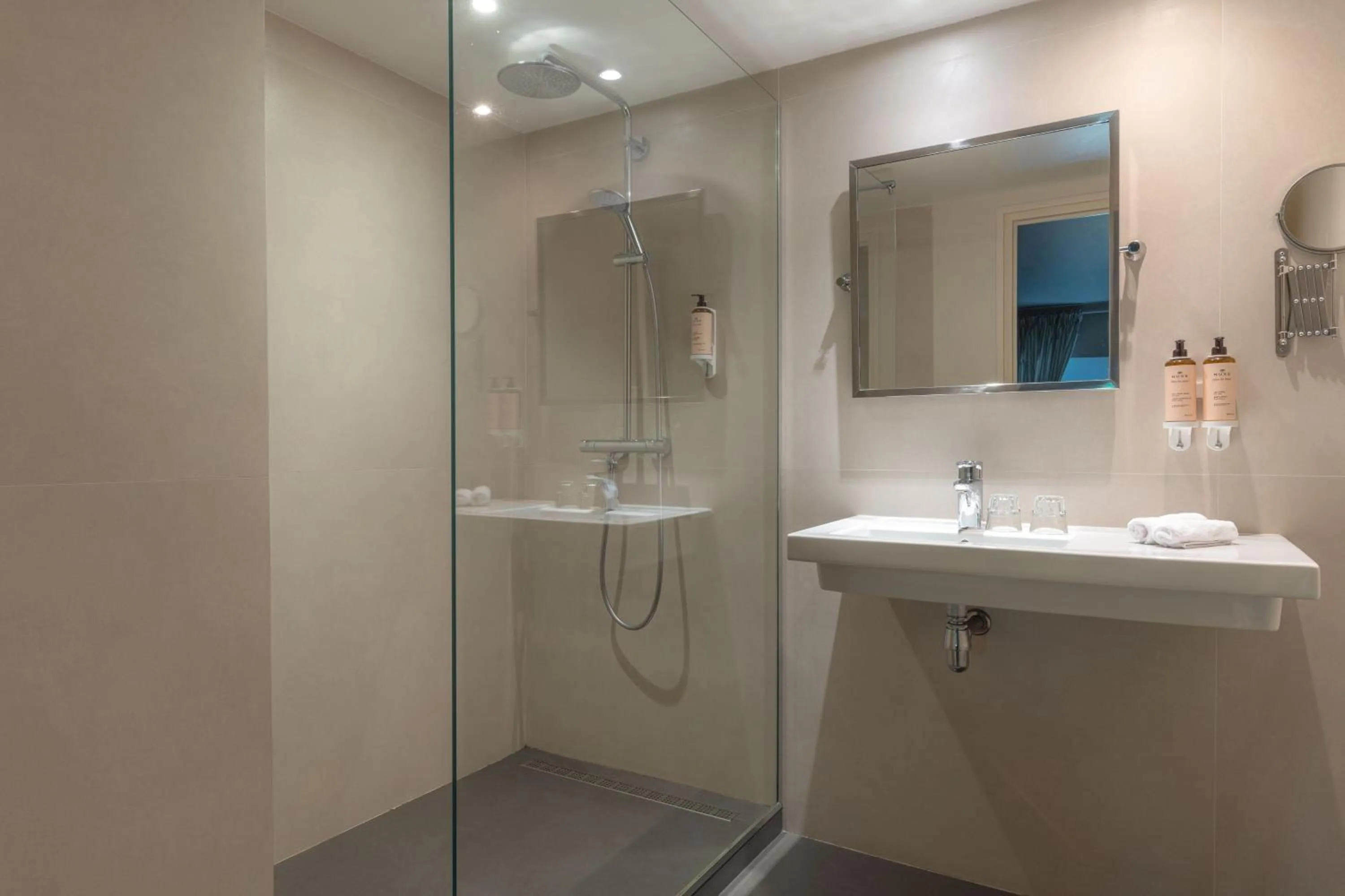 Bathroom in Le Château d'Etoges - Champagne