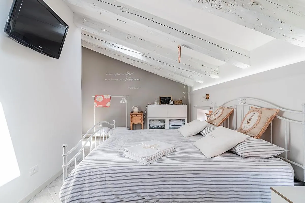 Bed in Addicted to Paradise b&b