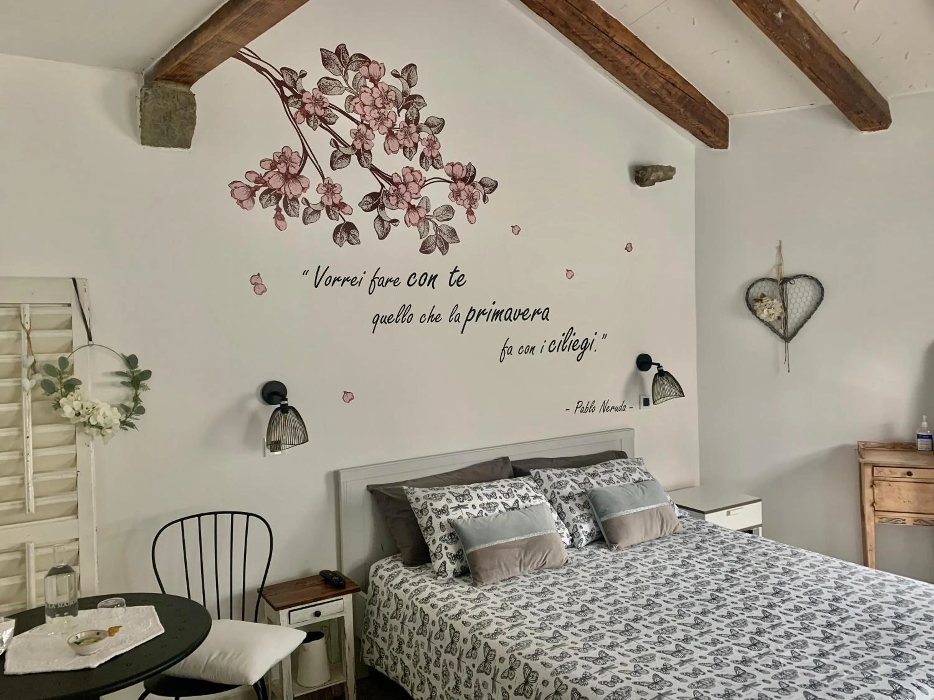 Bed in Addicted to Paradise b&b