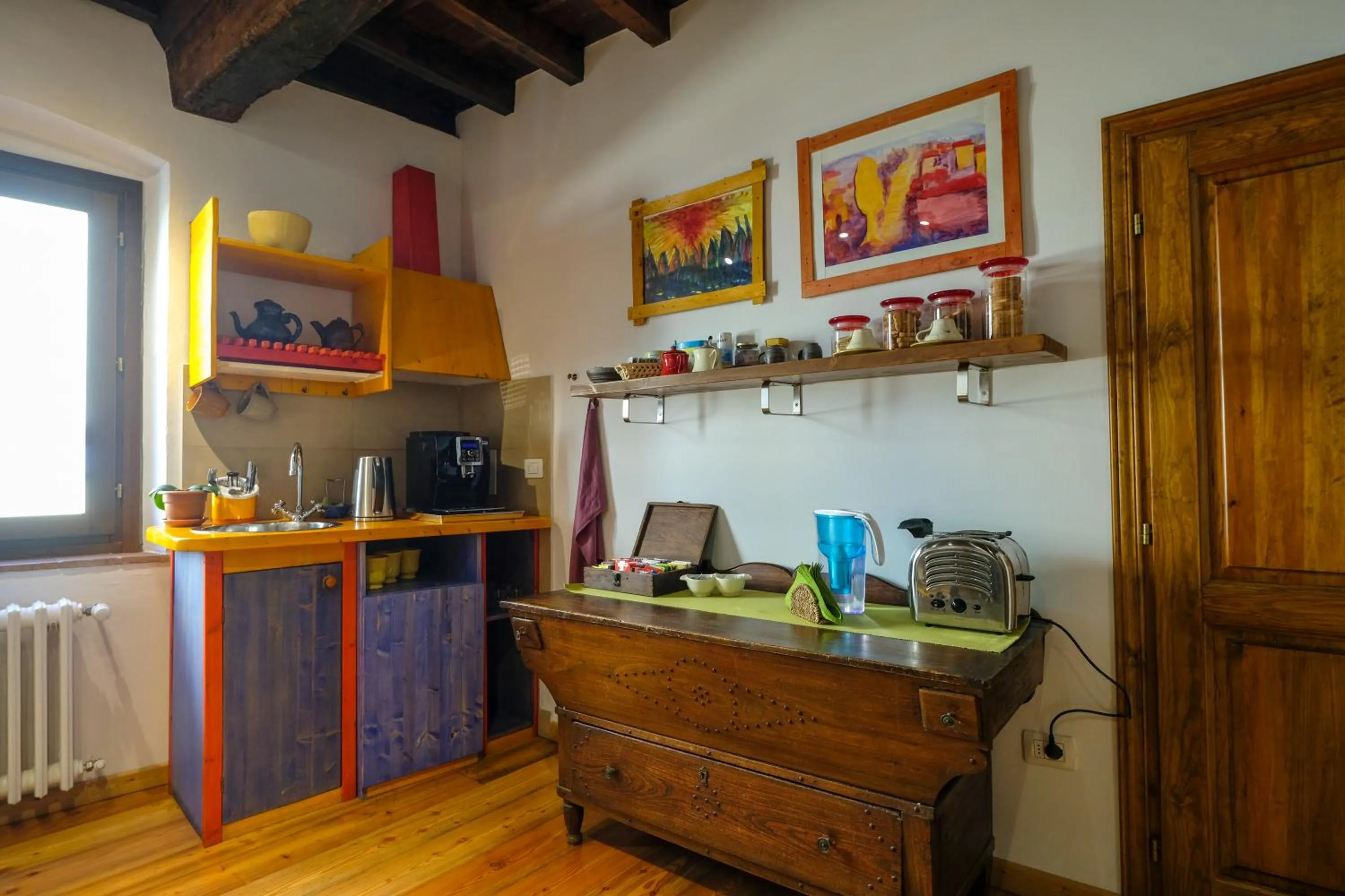 Communal kitchen in B&B Bonsignori