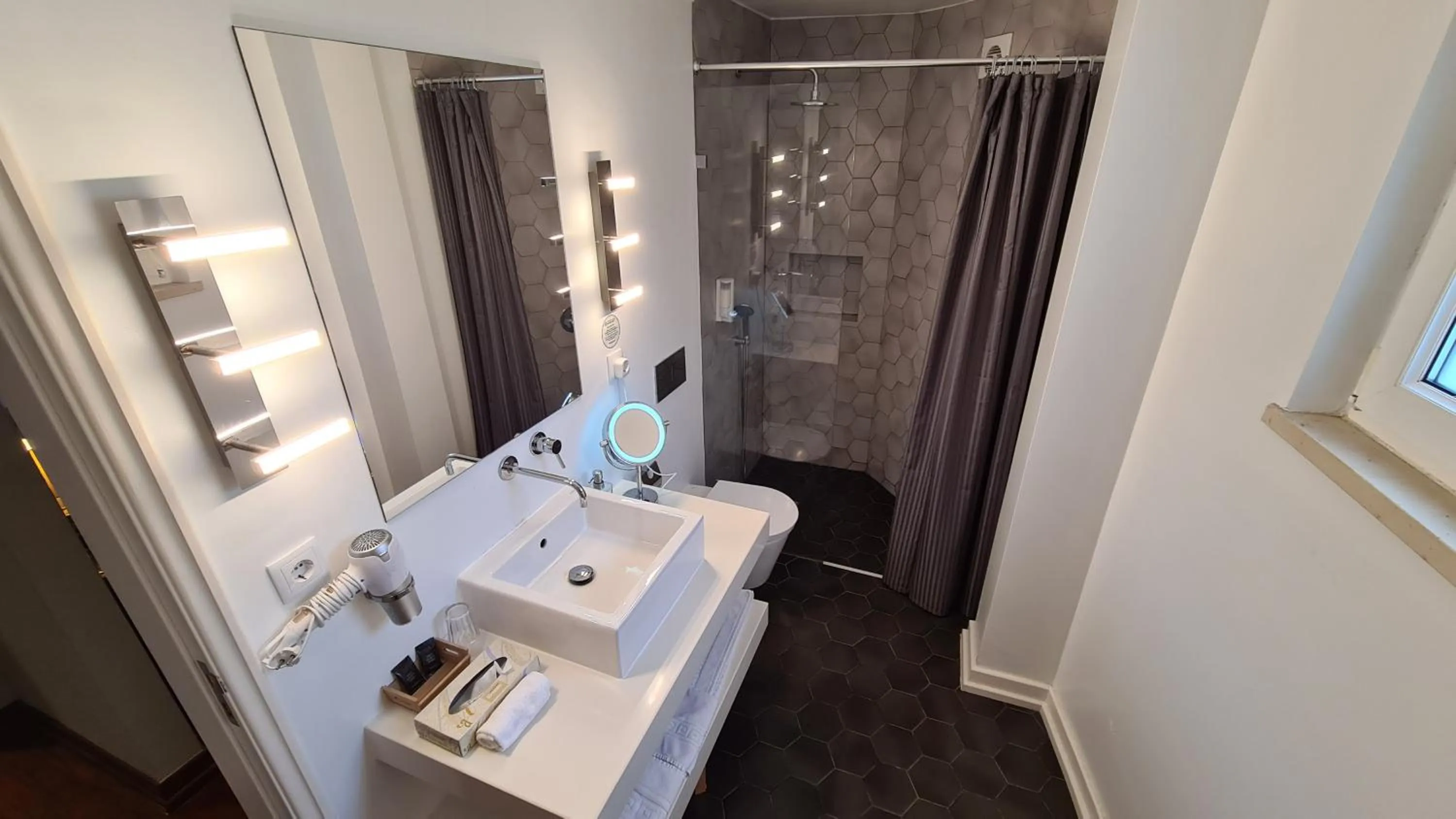 Bathroom in Quinta do Cabo Guesthouse