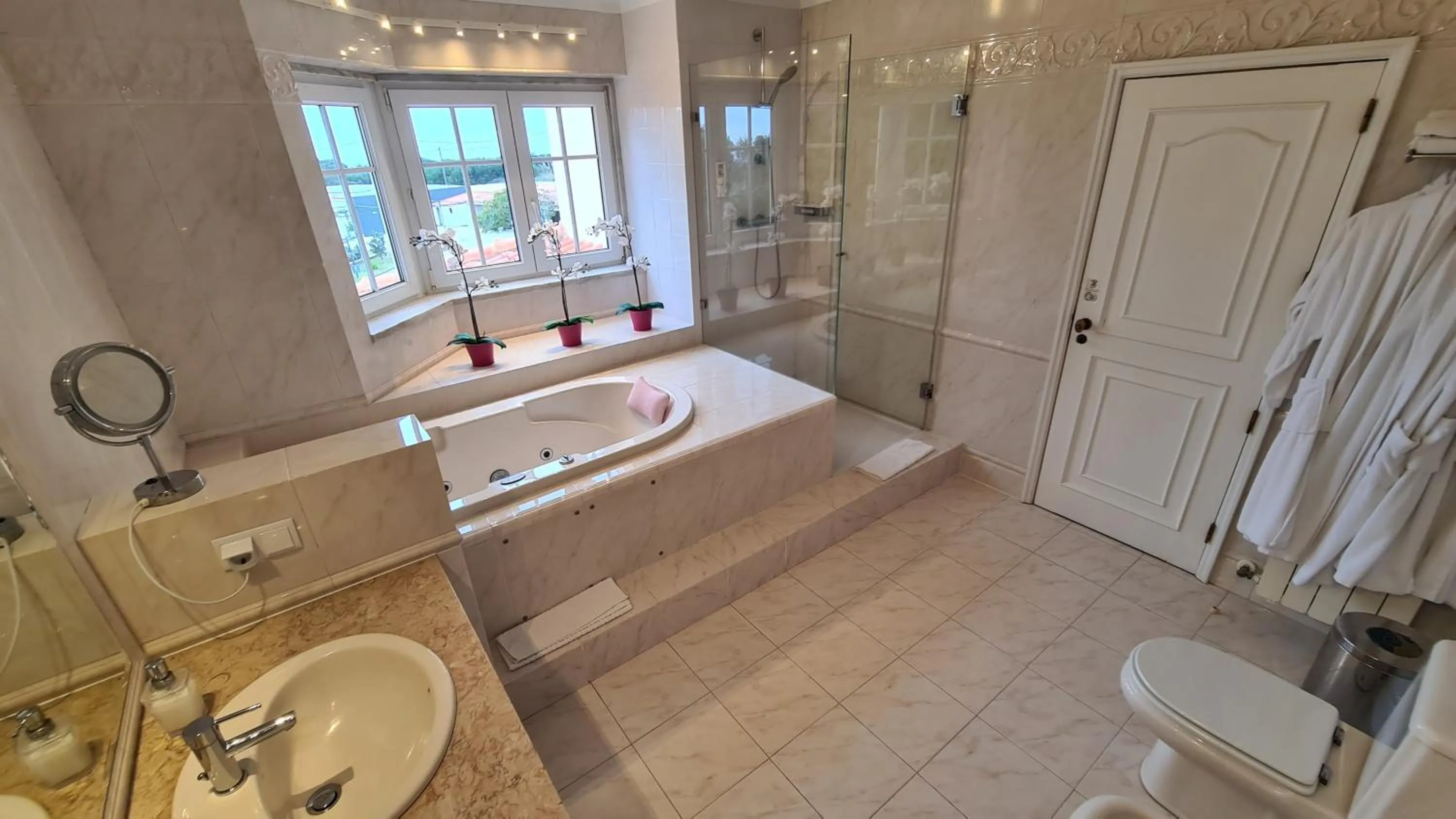 Public Bath in Quinta do Cabo Guesthouse