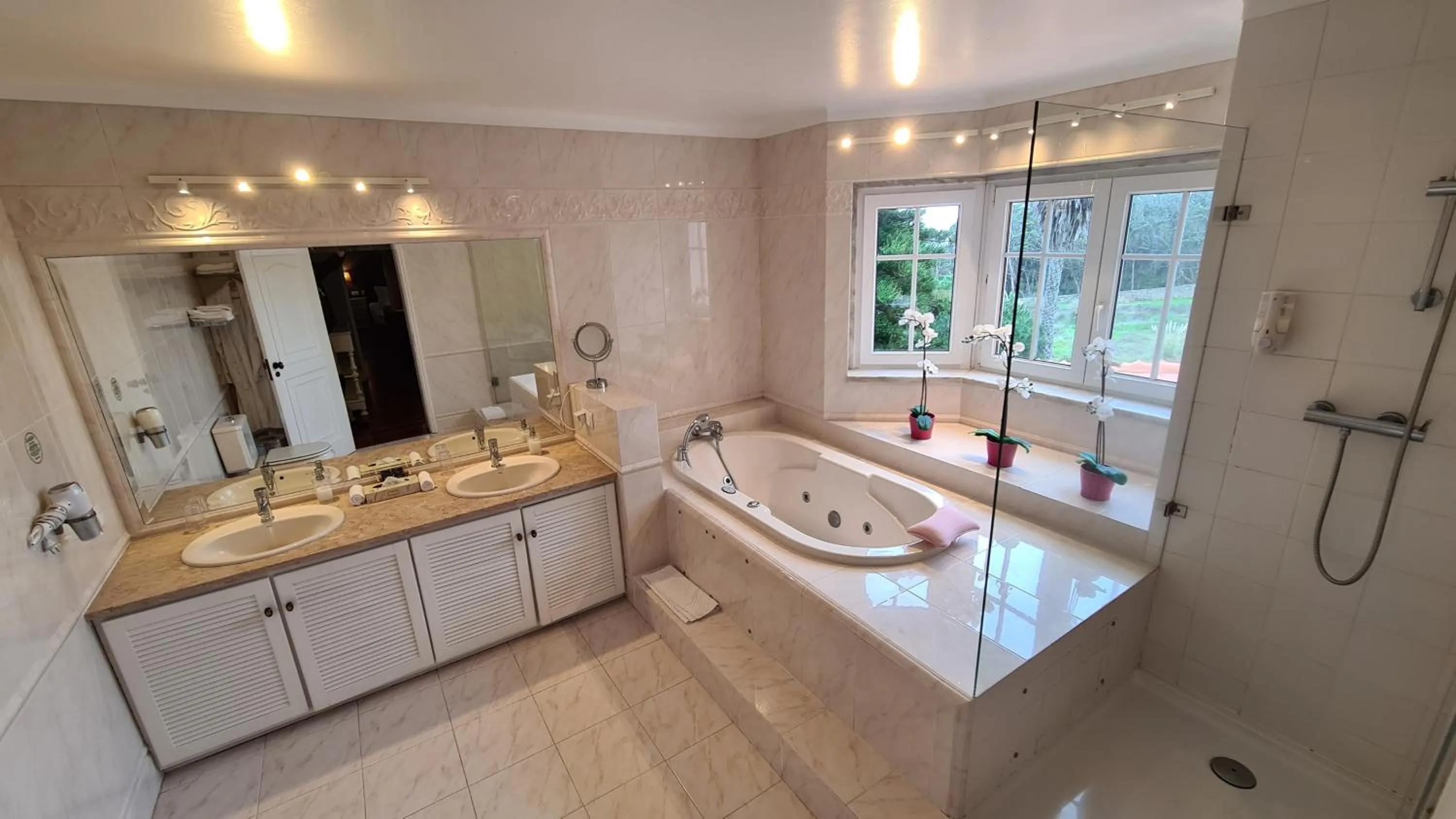 Shower in Quinta do Cabo Guesthouse