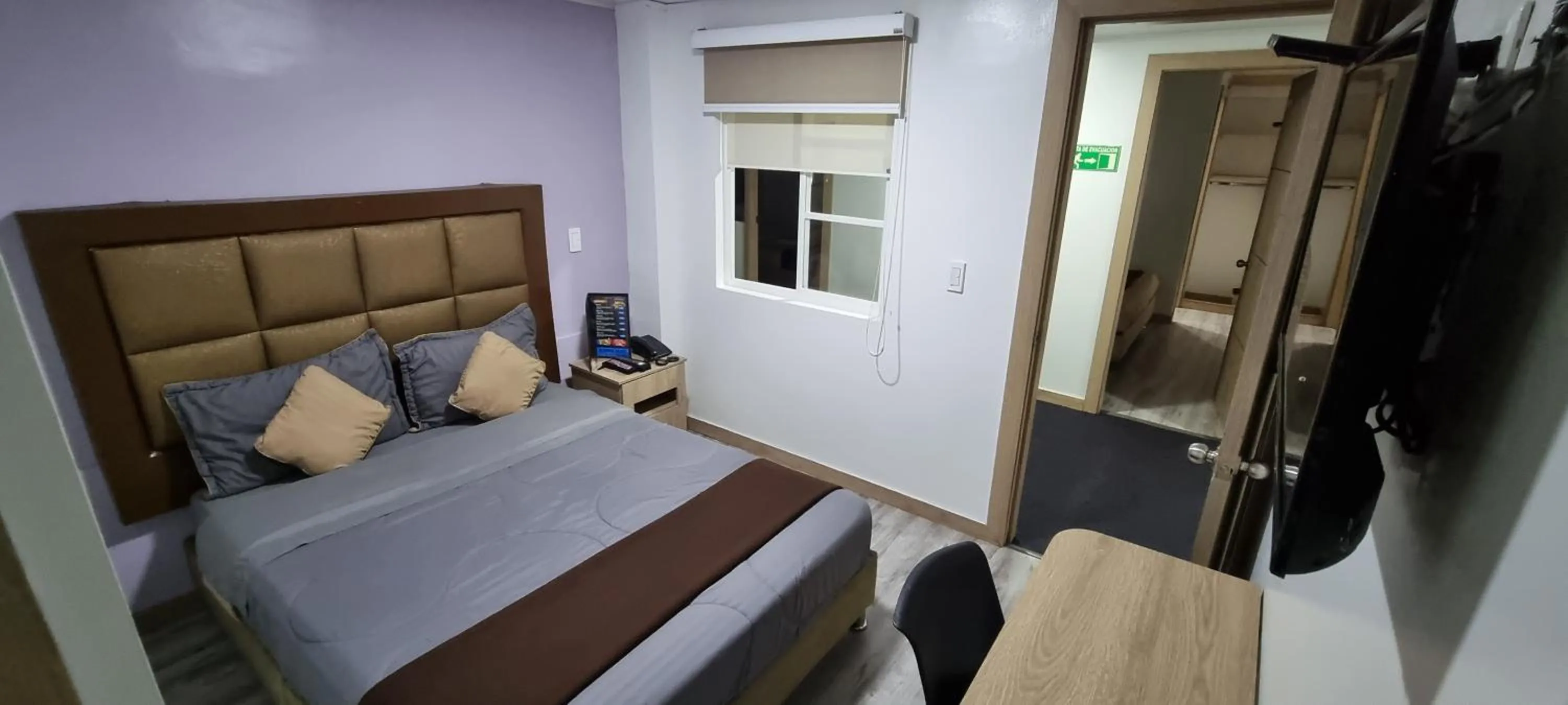 Photo of the whole room, Bed in Blue House Corferias