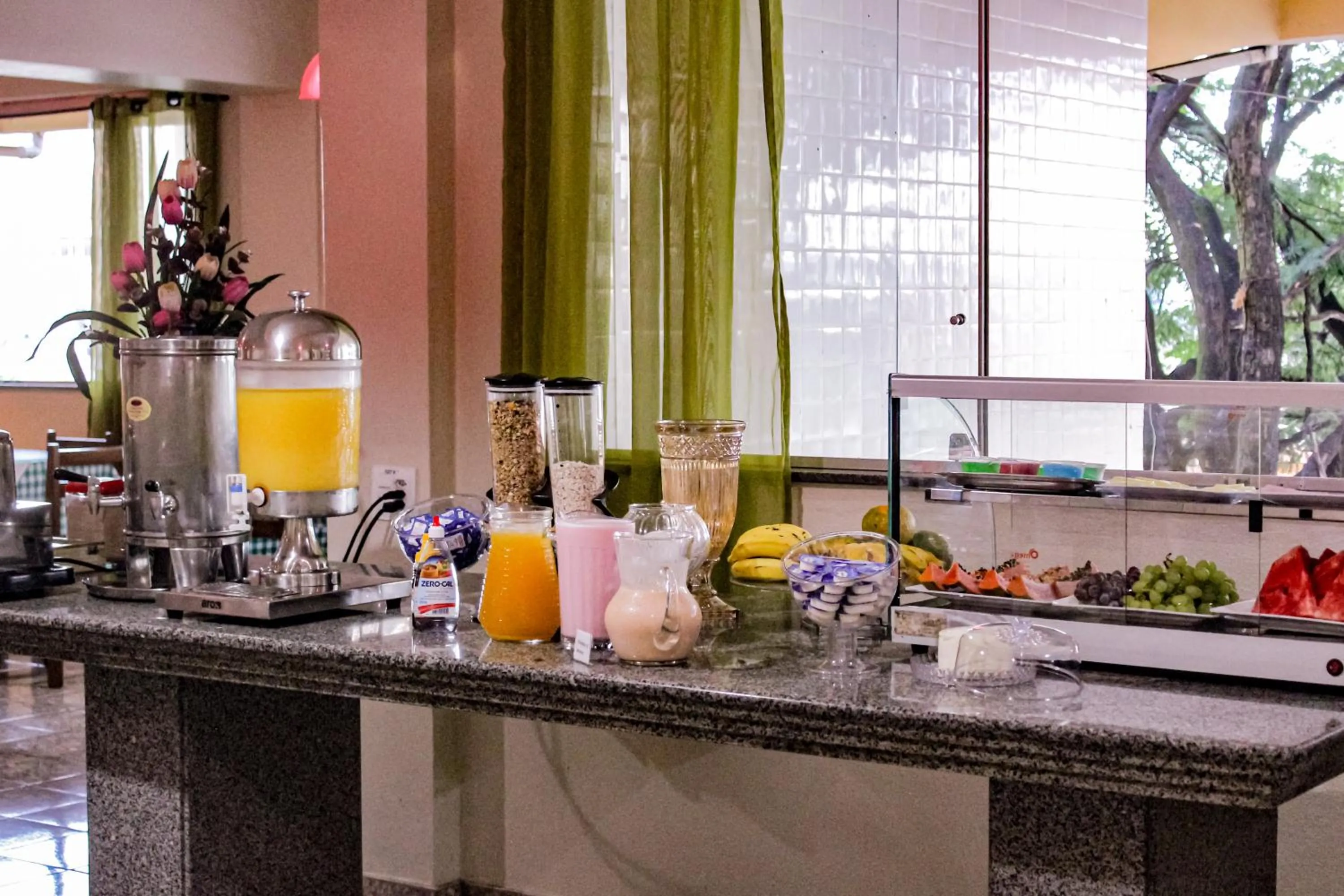 Buffet breakfast in Hotel Primavera Betim