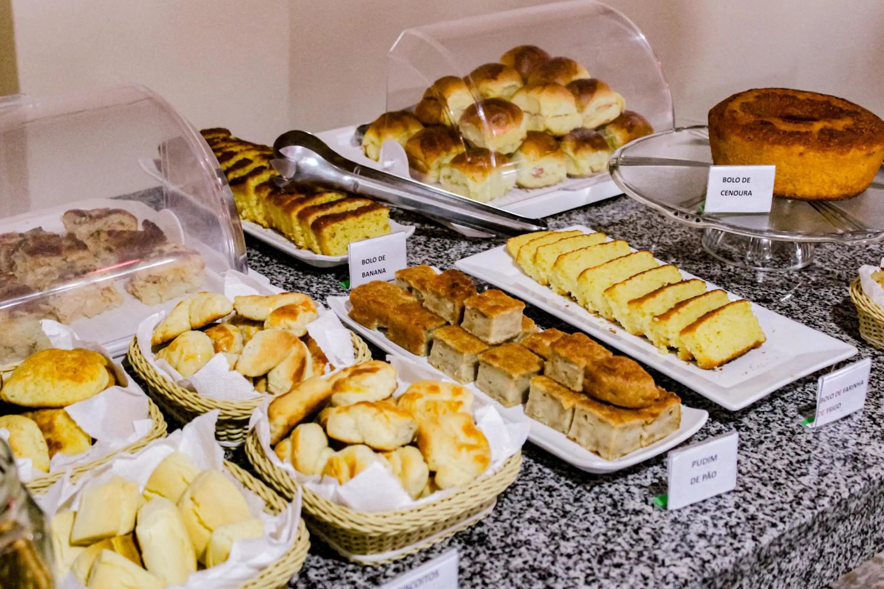 Buffet breakfast in Hotel Primavera Betim